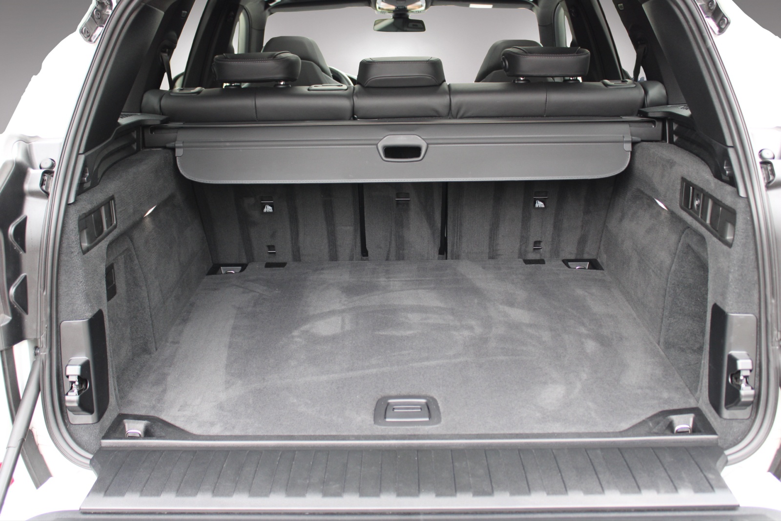 BMW X5 xDrive M50i Steptronic-image-23