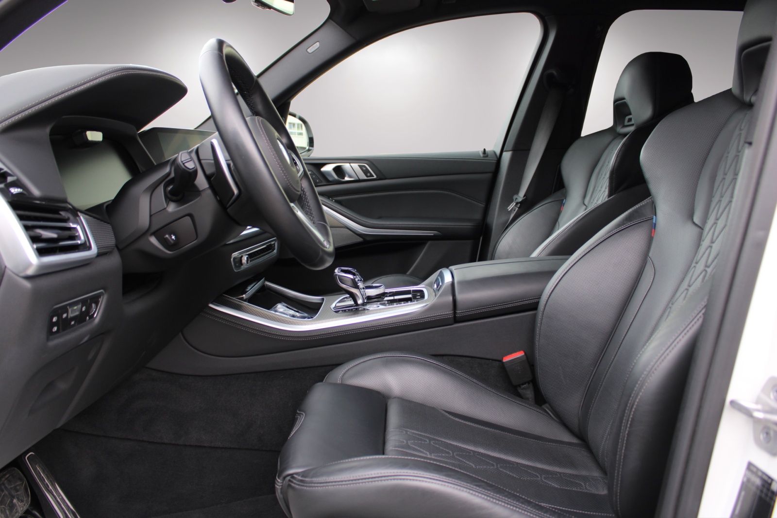 BMW X5 xDrive M50i Steptronic-image-13