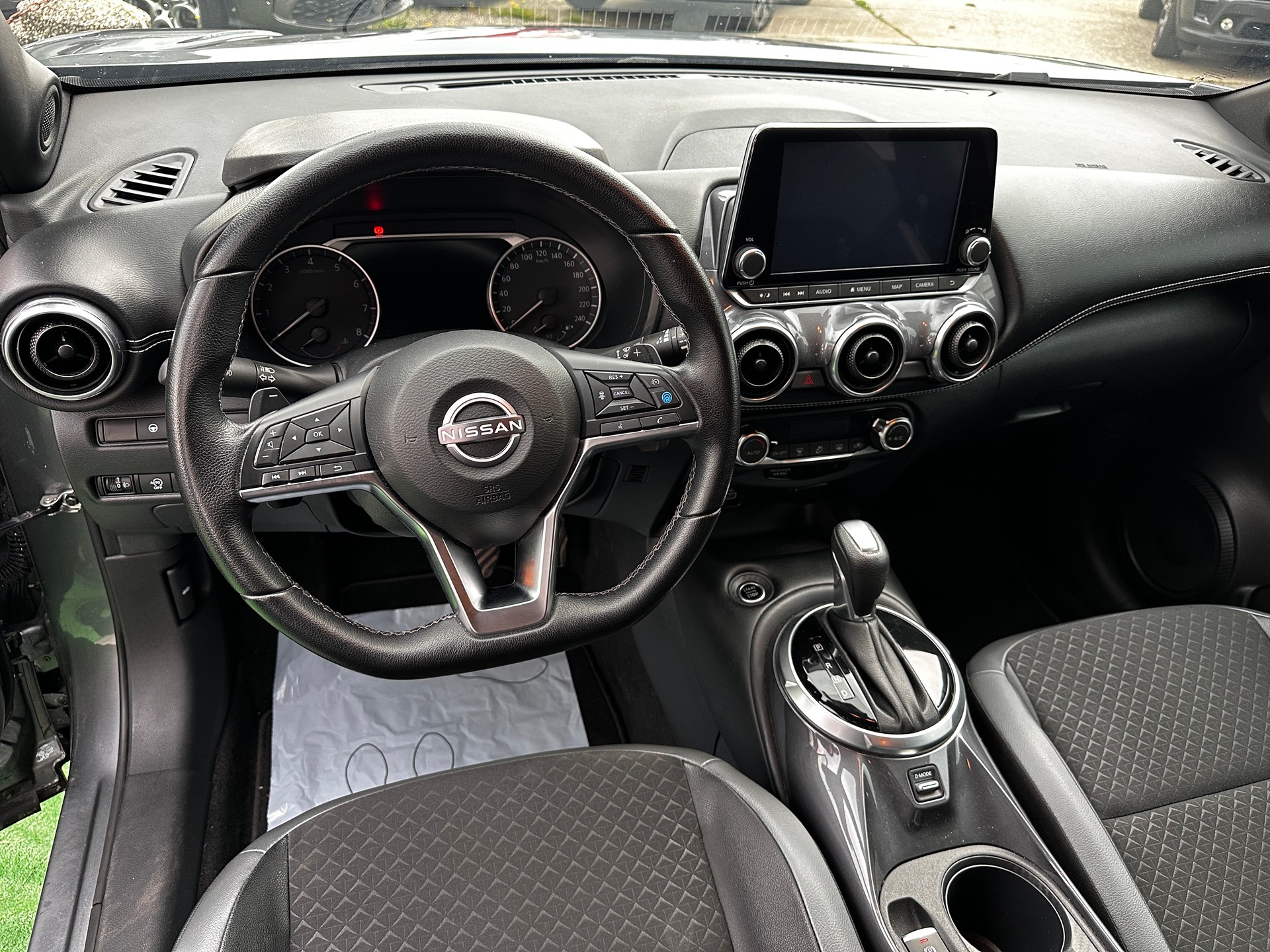 NISSAN Juke 1.0 DIG-T N-Connecta DCT-image-8