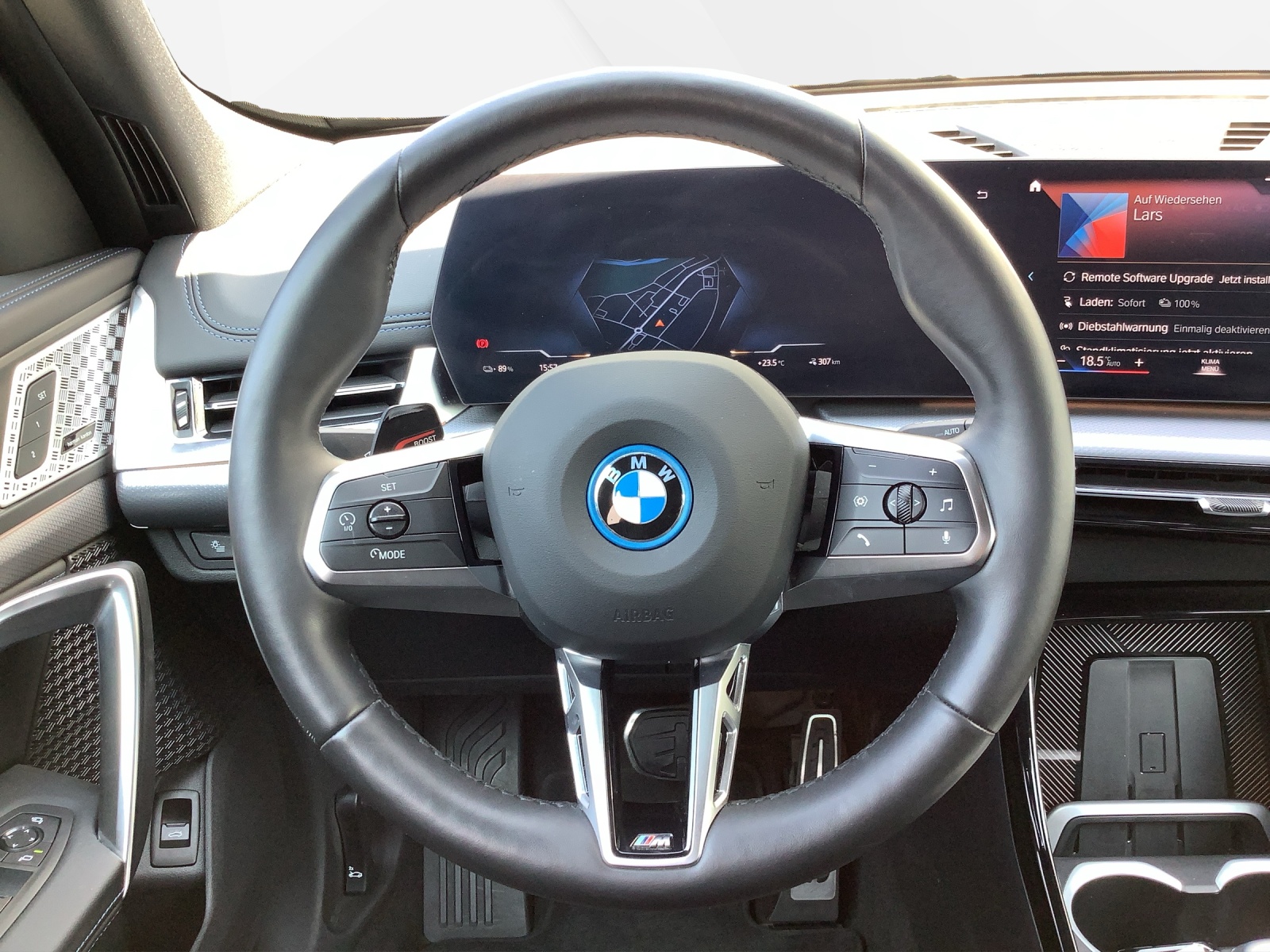 BMW iX1 xDrive 30 M Sport-image-14
