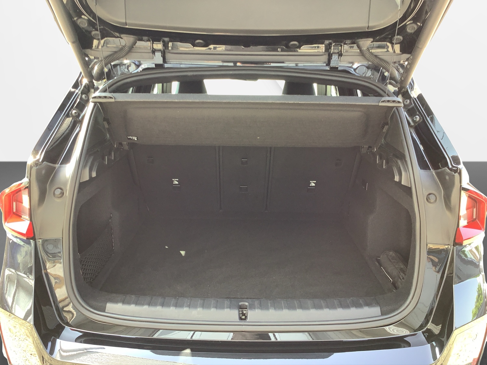 BMW iX1 xDrive 30 M Sport-image-9