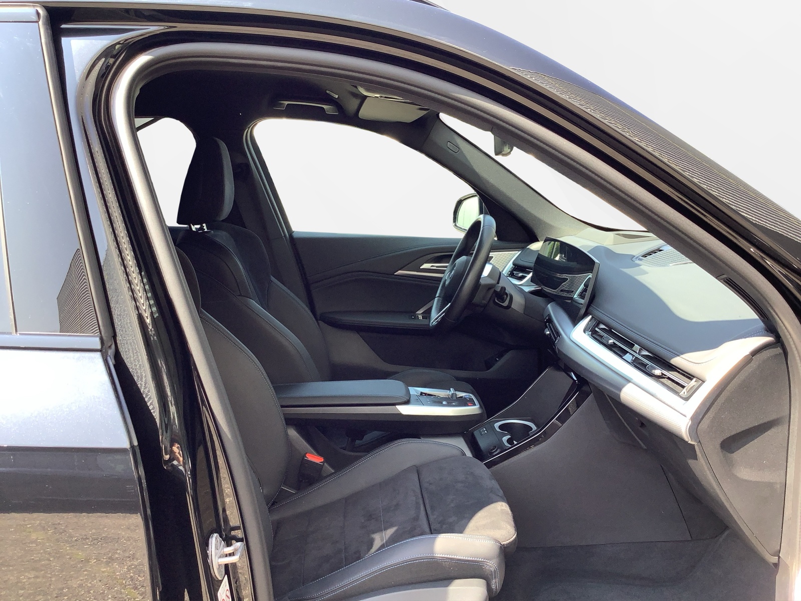 BMW iX1 xDrive 30 M Sport-image-18