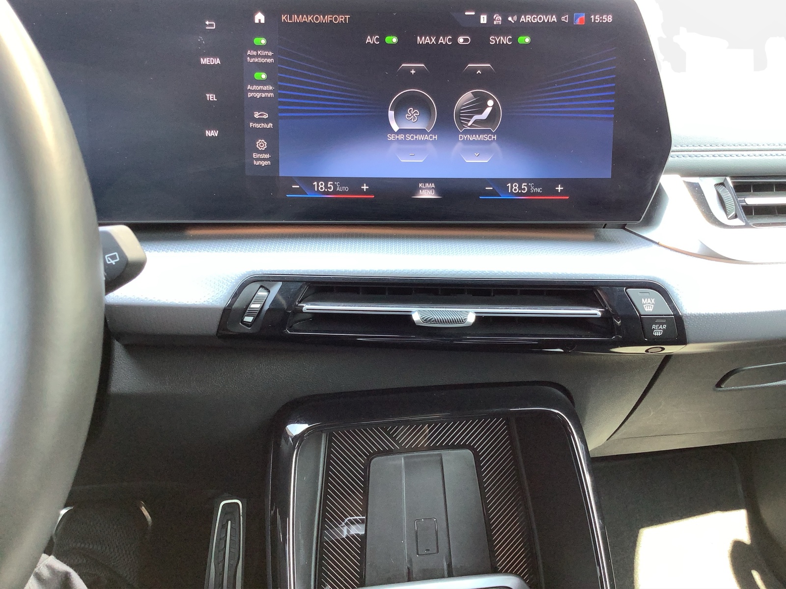 BMW iX1 xDrive 30 M Sport-image-17