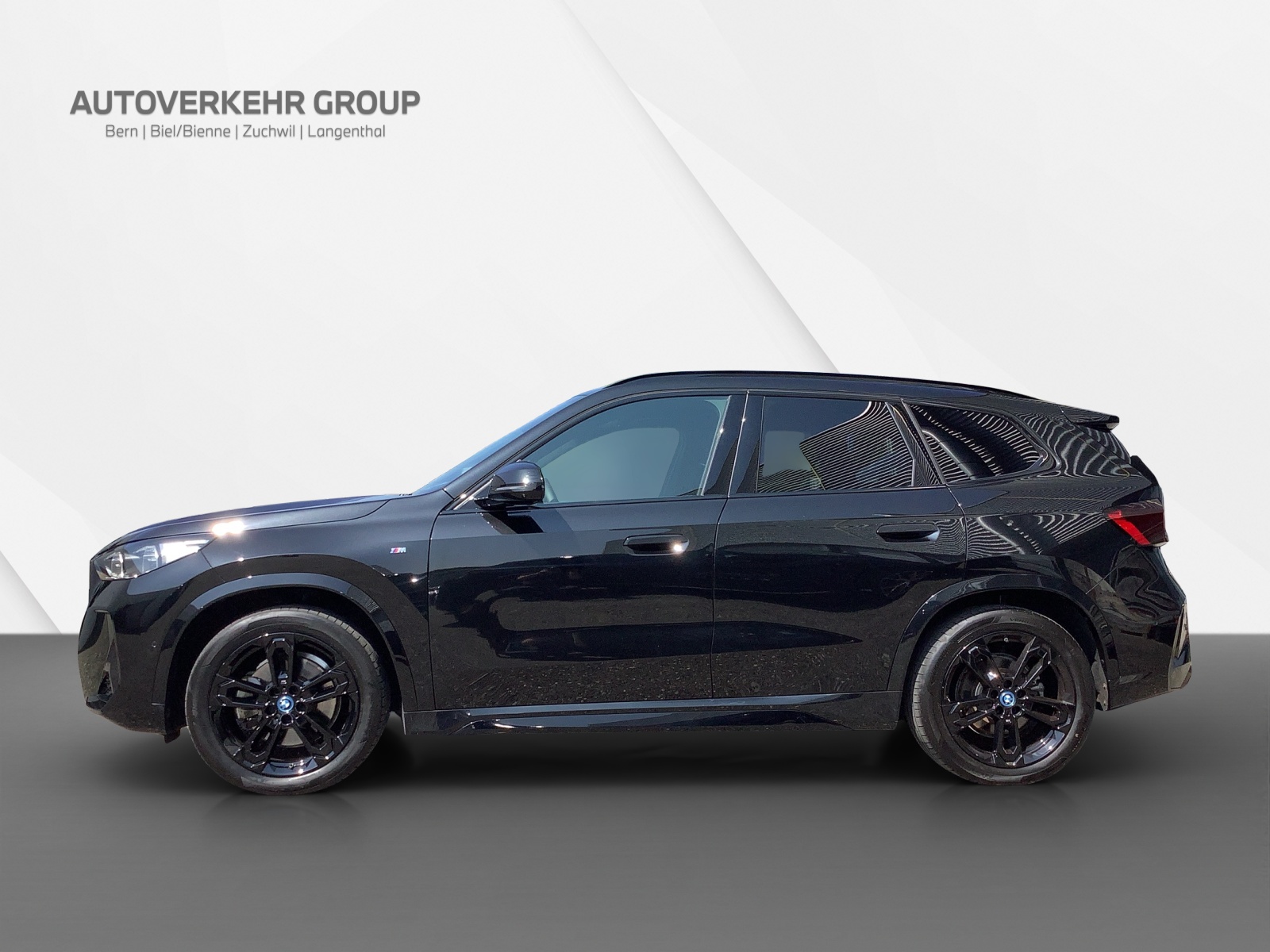 BMW iX1 xDrive 30 M Sport-showroom-element-2