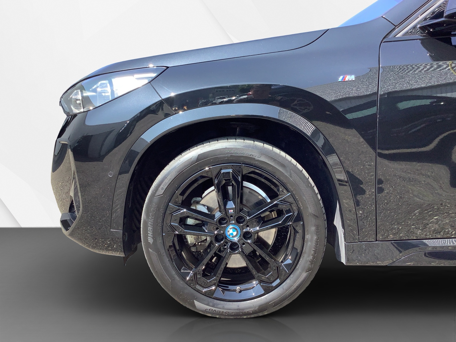 BMW iX1 xDrive 30 M Sport-image-11