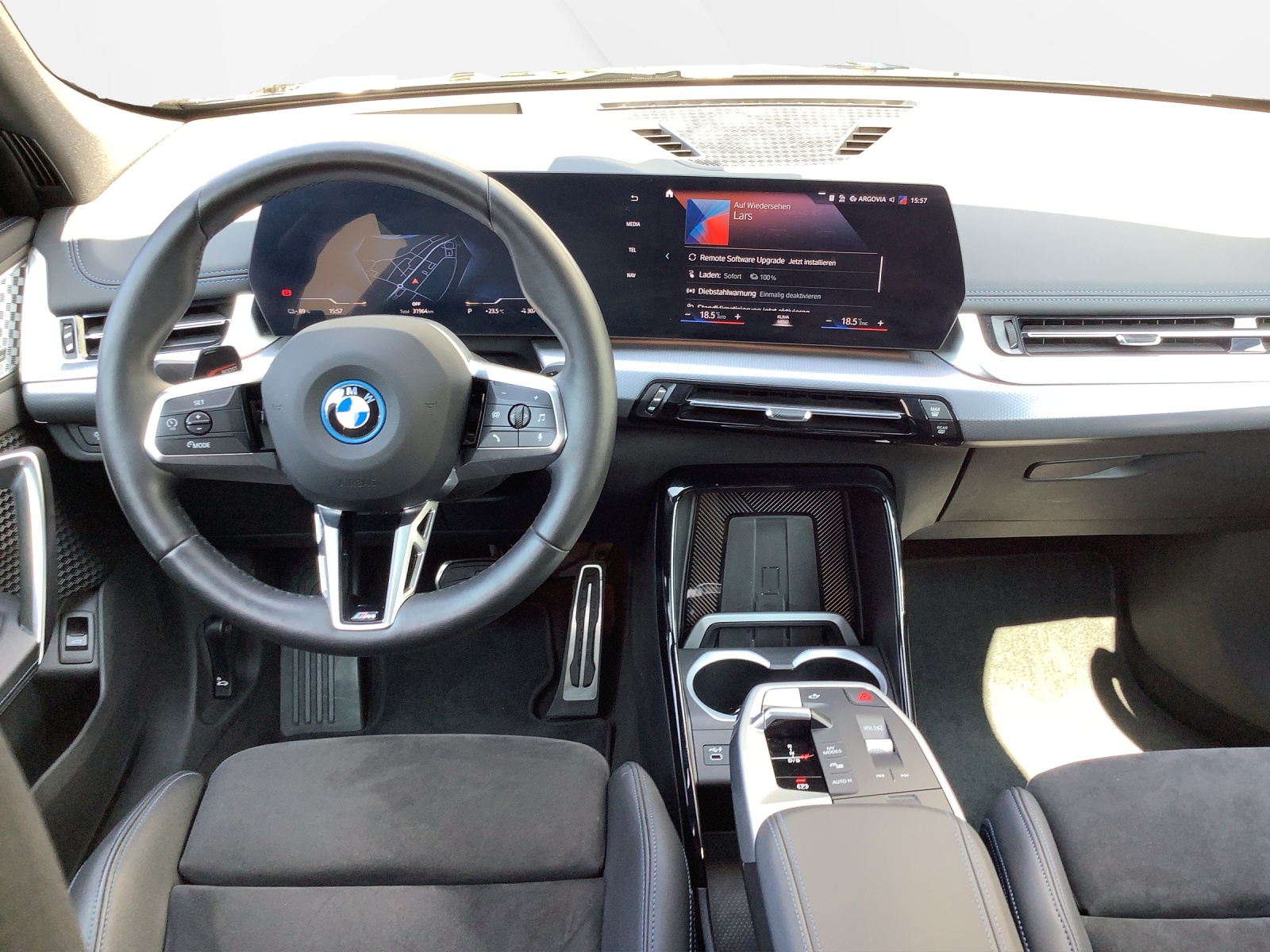 BMW iX1 xDrive 30 M Sport-image-13