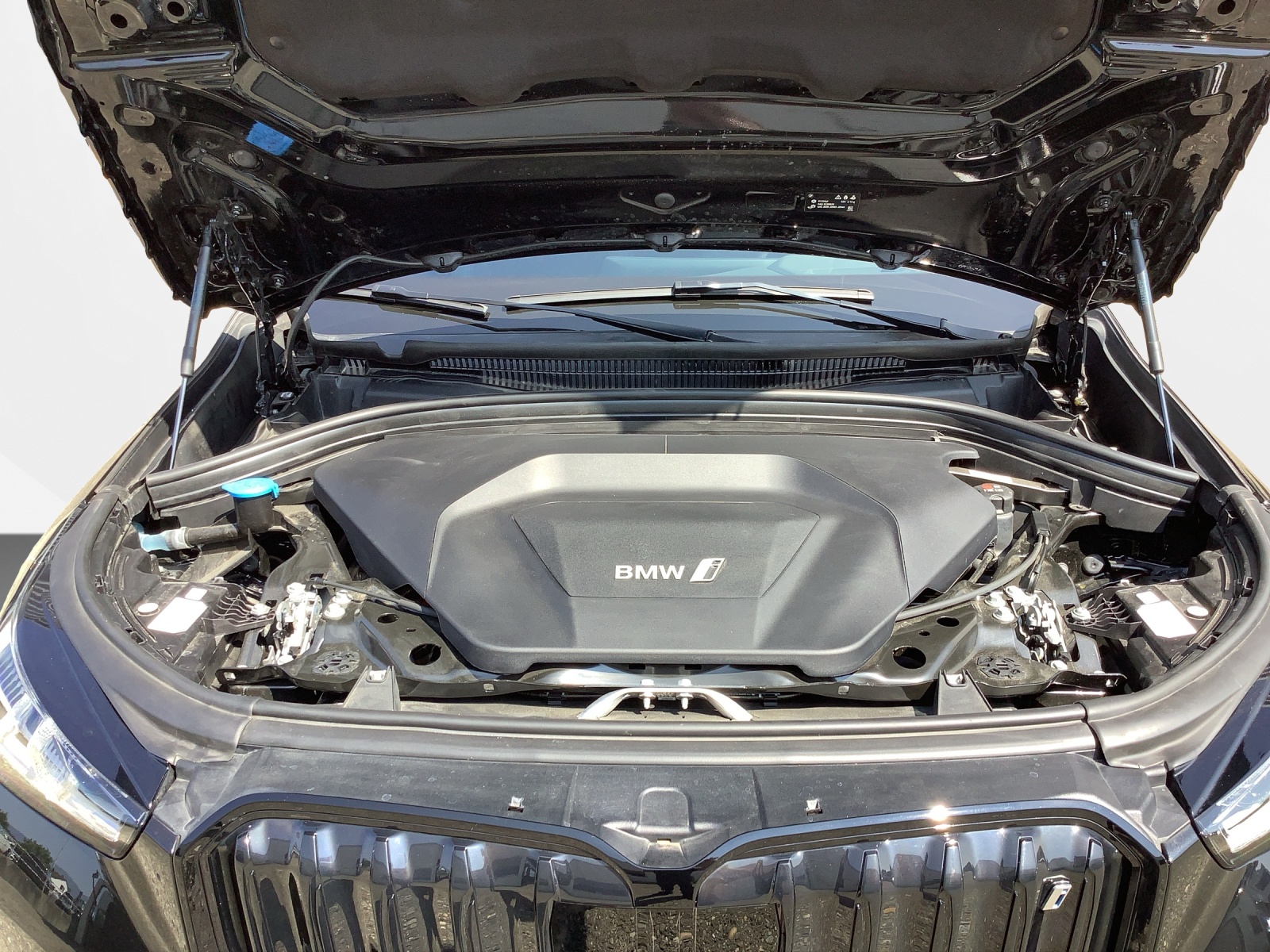 BMW iX1 xDrive 30 M Sport-image-10