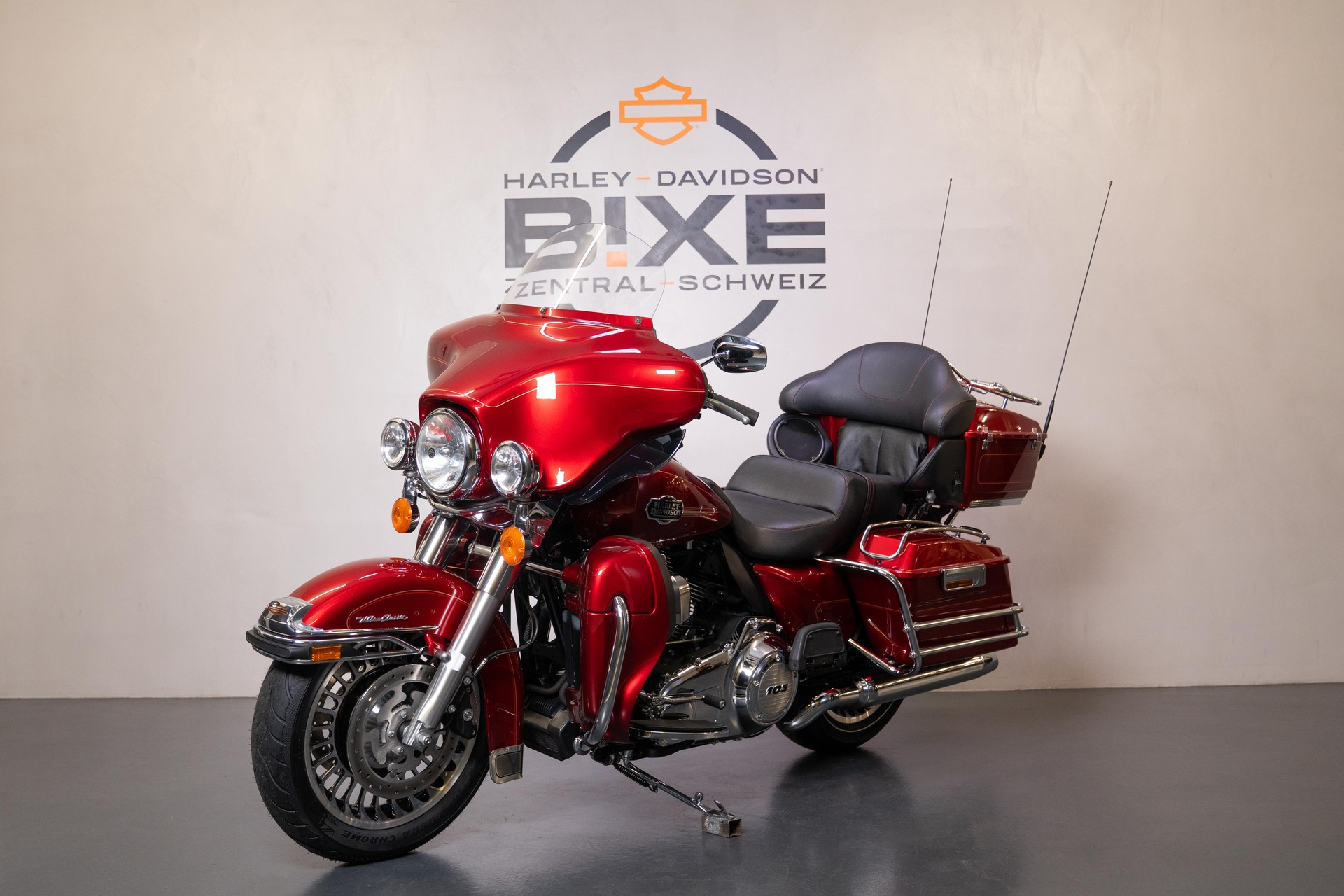 HARLEY-DAVIDSON FLHTCU Electra Glide Ultra Classic ABS-image-1