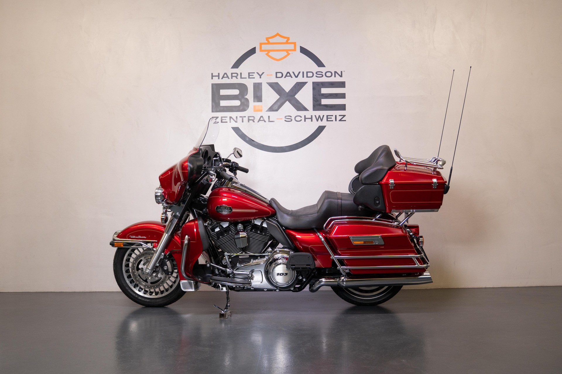 HARLEY-DAVIDSON FLHTCU Electra Glide Ultra Classic ABS-image-2