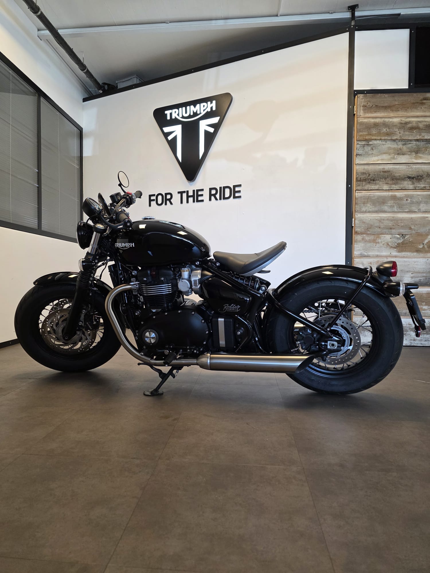 TRIUMPH Bonneville 1200 Bobber-image-1