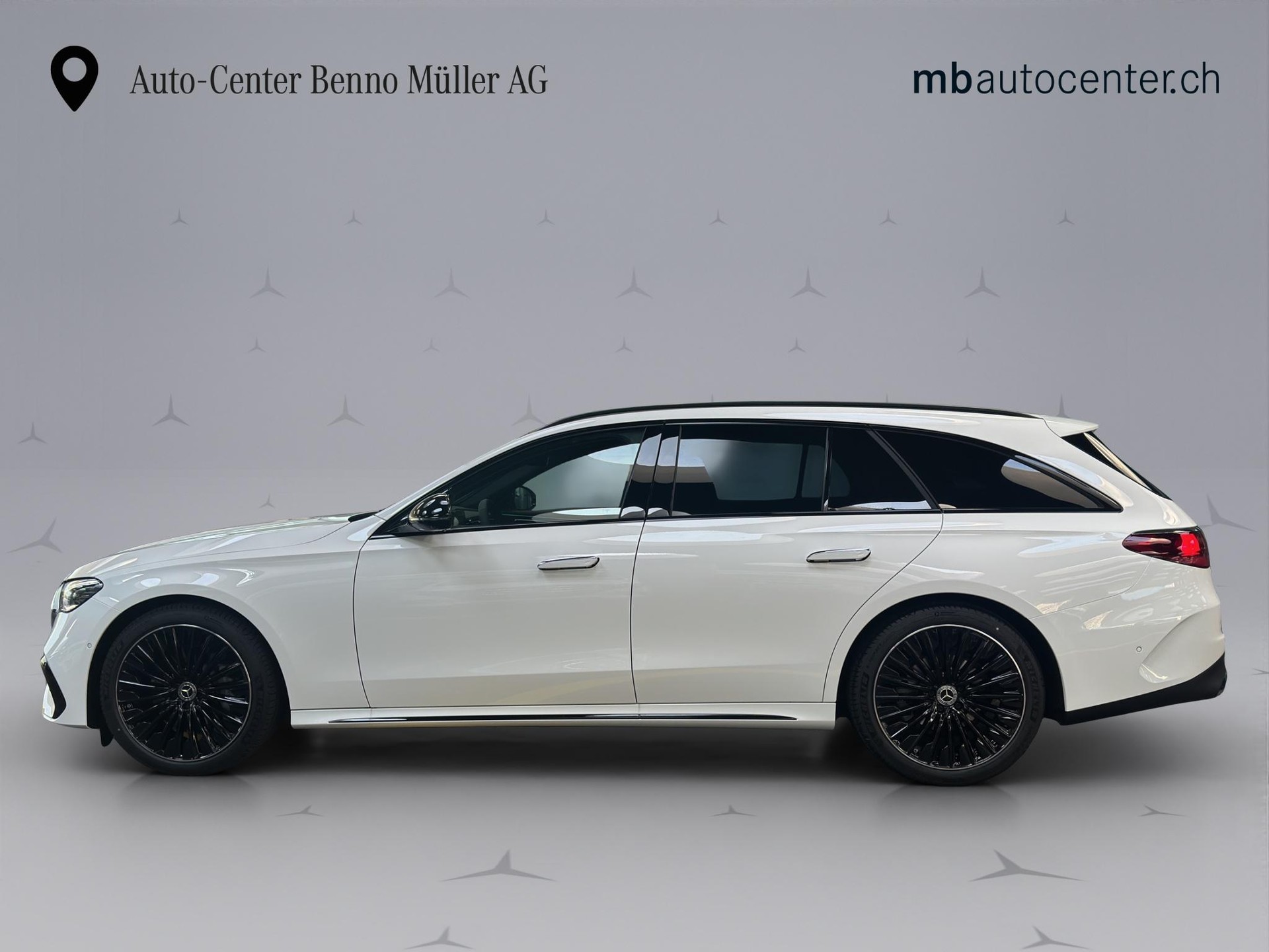 MERCEDES-BENZ E 220 d AMG Line 4matic Kombi-showroom-element-1