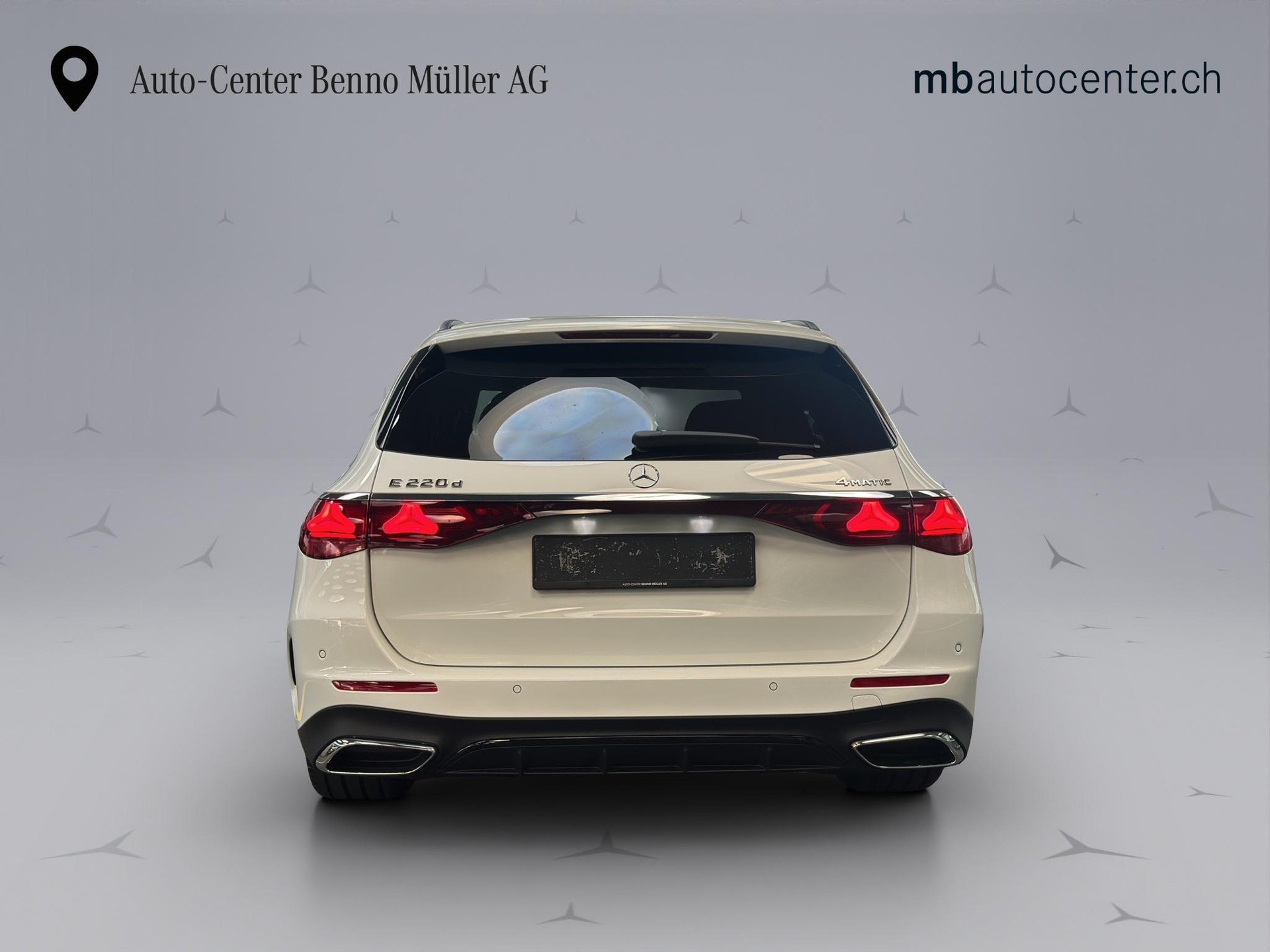 MERCEDES-BENZ E 220 d AMG Line 4matic Kombi-showroom-element-3