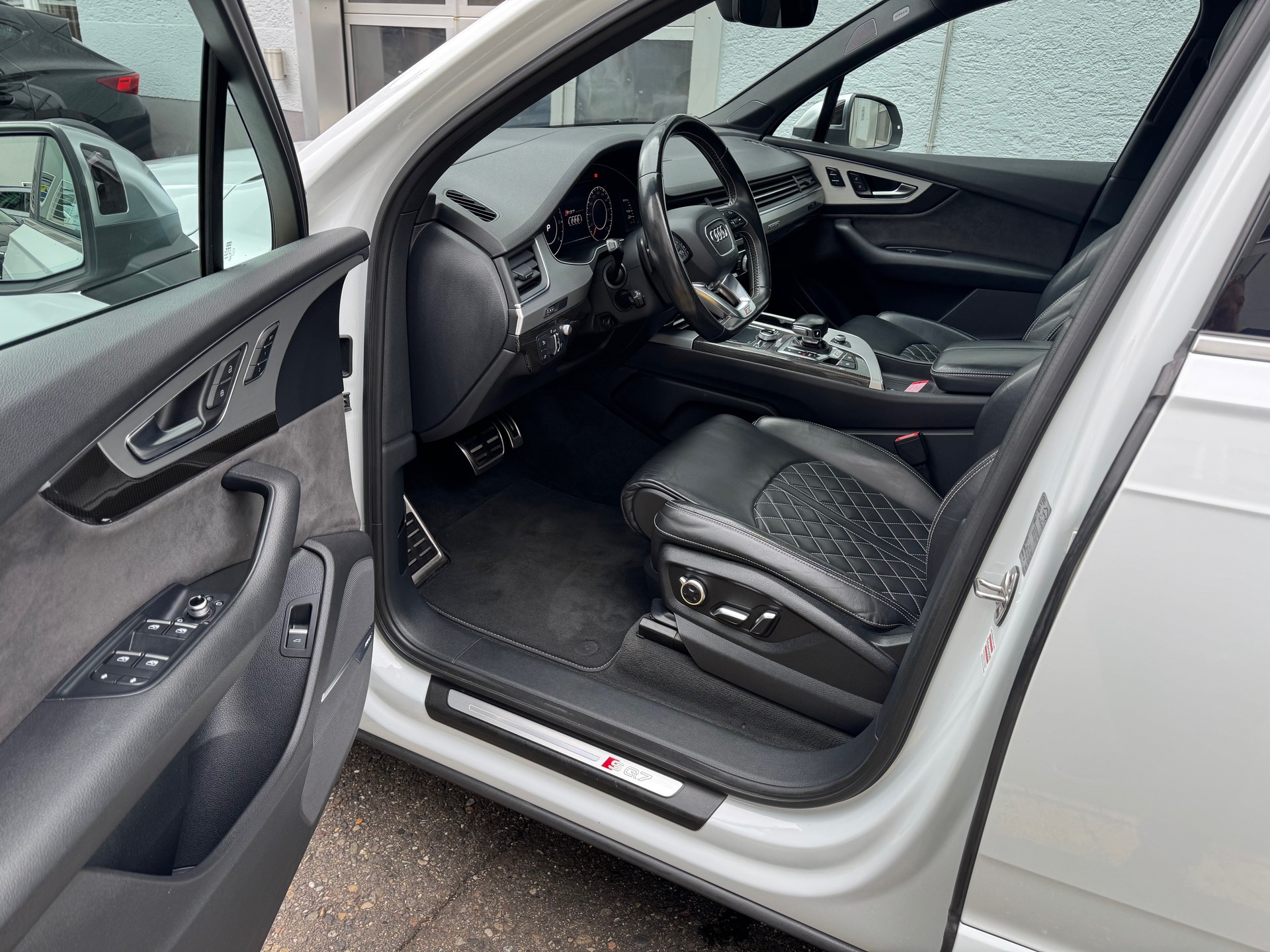 AUDI SQ7 4.0 TDI quattro tiptronic-image-7