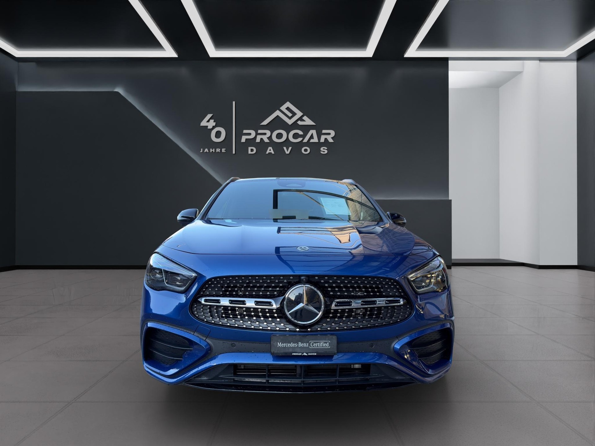 MERCEDES-BENZ GLA 250 Swiss Star AMG Line 4matic-image-2