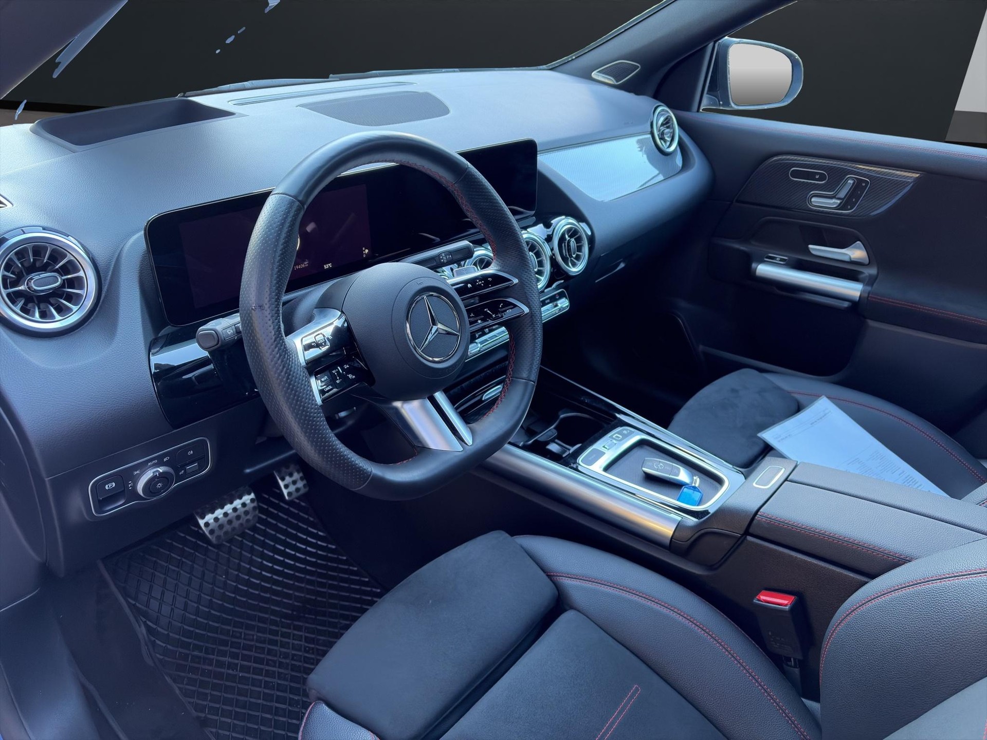 MERCEDES-BENZ GLA 250 Swiss Star AMG Line 4matic-image-10