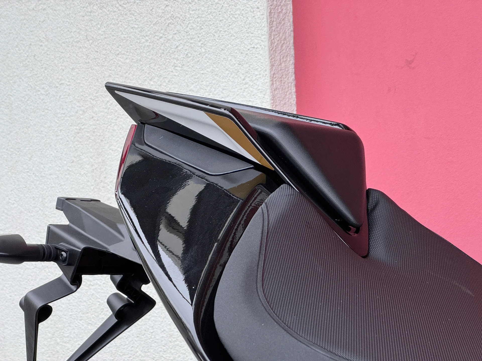 APRILIA Tuono V4 1100 Factory-image-1