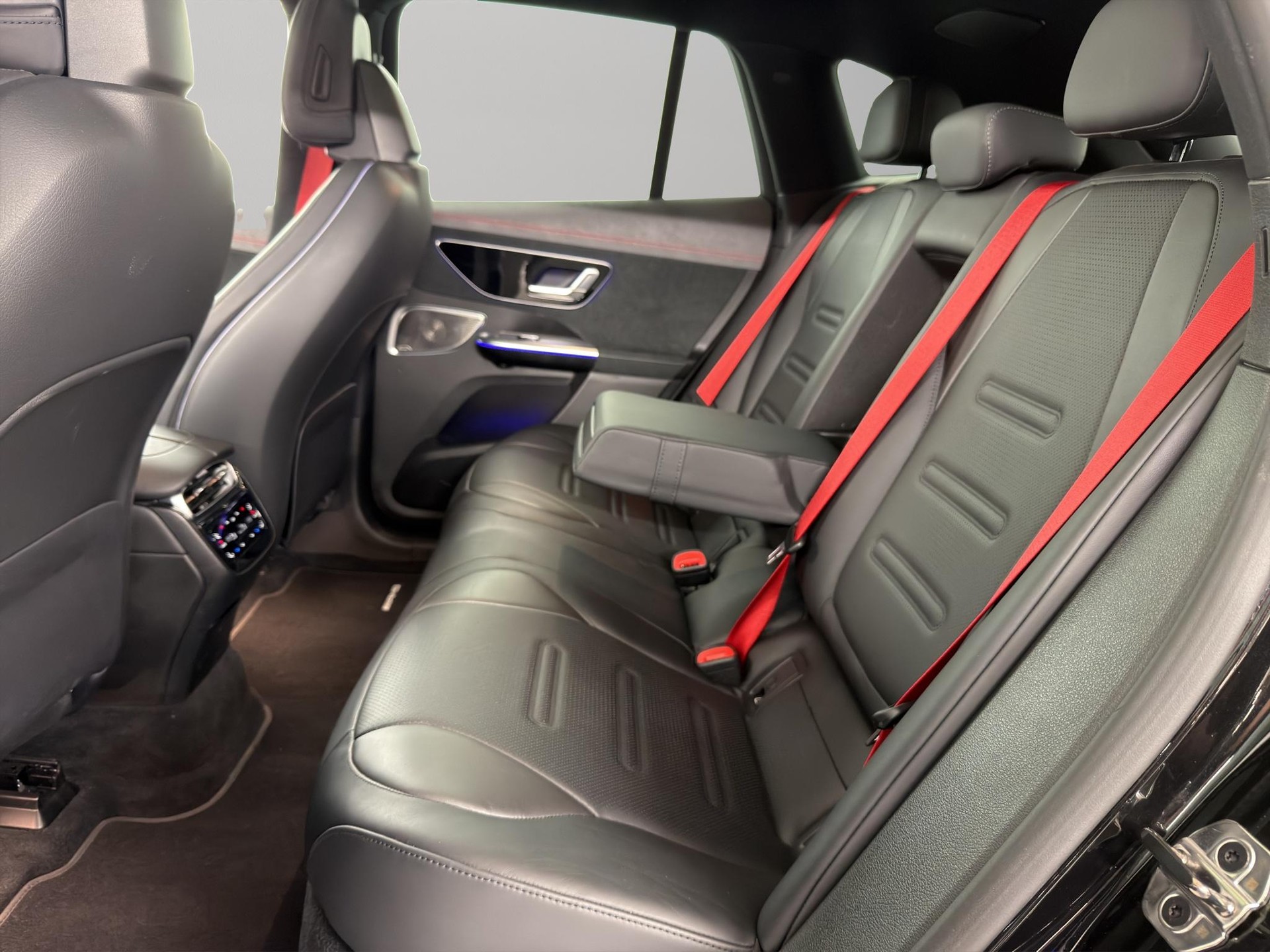 MERCEDES-BENZ EQE 43 AMG 4Matic SUV-image-9