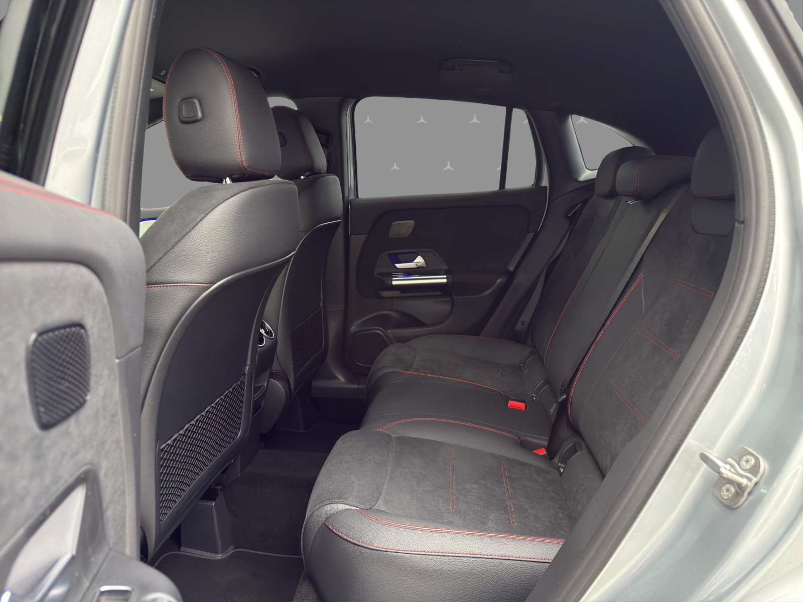 MERCEDES-BENZ GLA 250 4M - SwissStar / DISTRONIC / 360 Grad Kamera / AHK / Multibeam LED-image-14