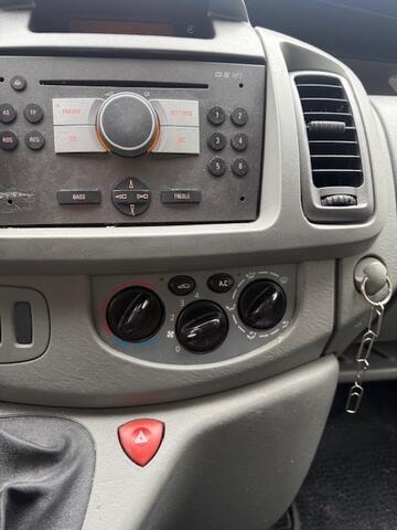 OPEL VIVARO-image-7