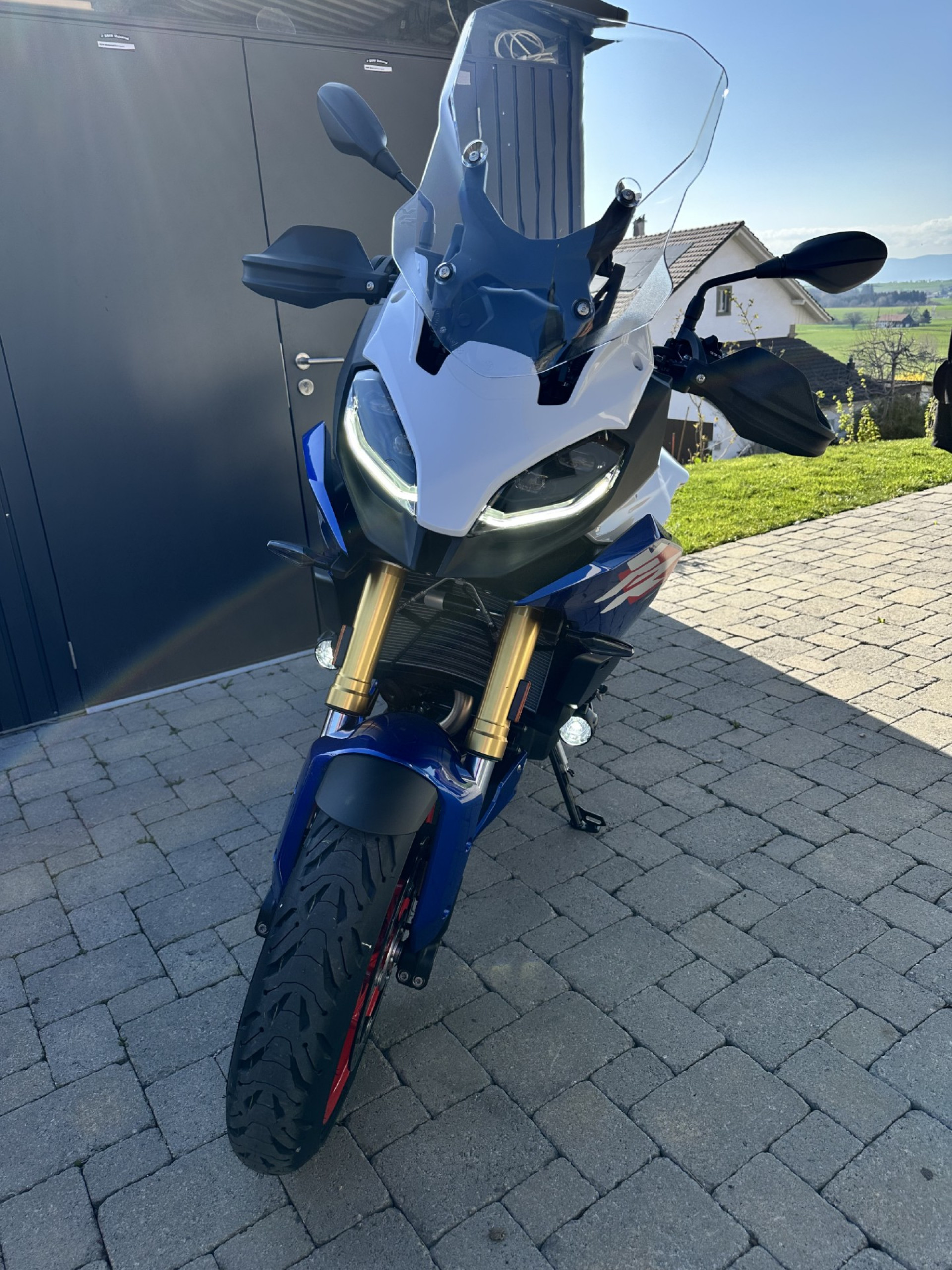 BMW F 900 XR Sport-image-2