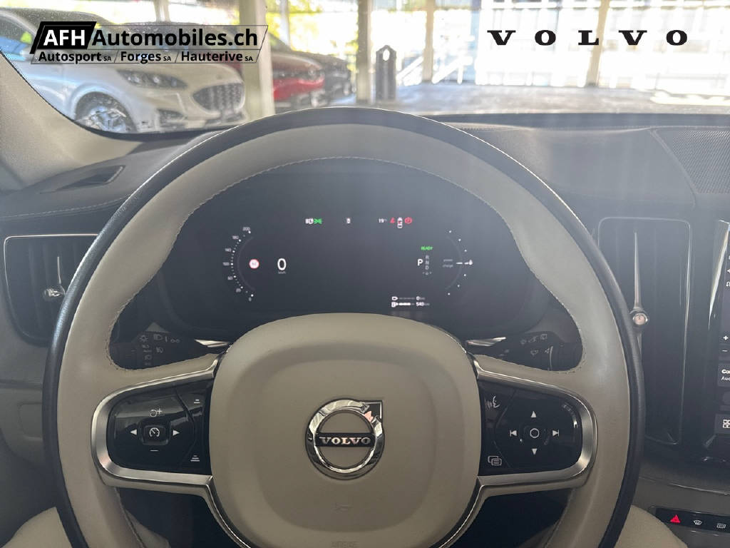 VOLVO XC60 2.0 T6 TE Ultimate Dark eAWD-showroom-element-3