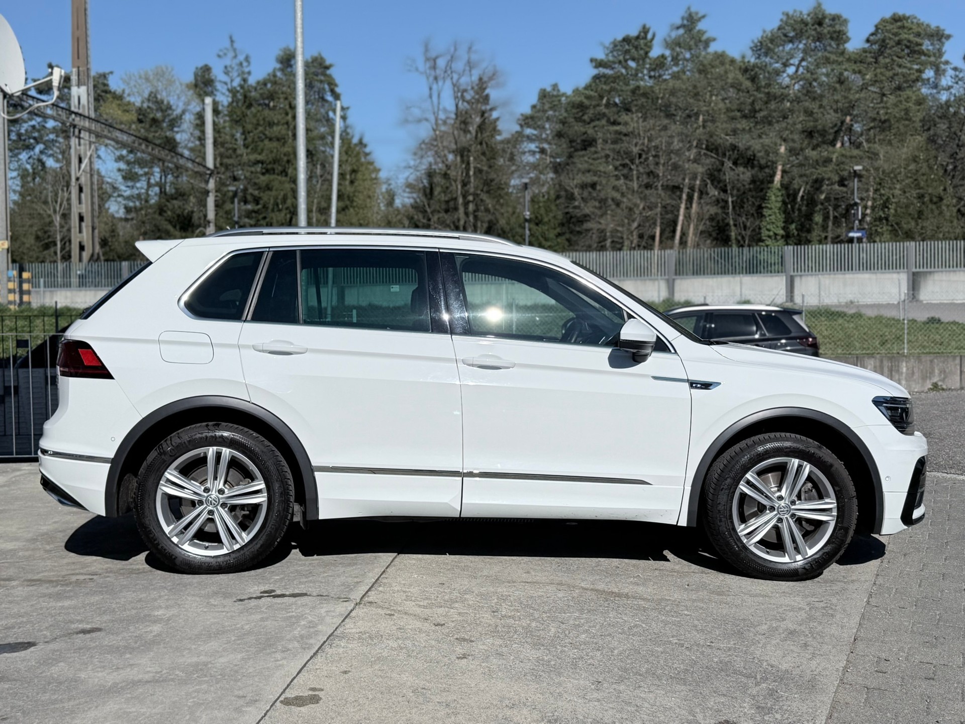 VW Tiguan 2.0 TDI SCR Highline 4Motion DSG-image-3