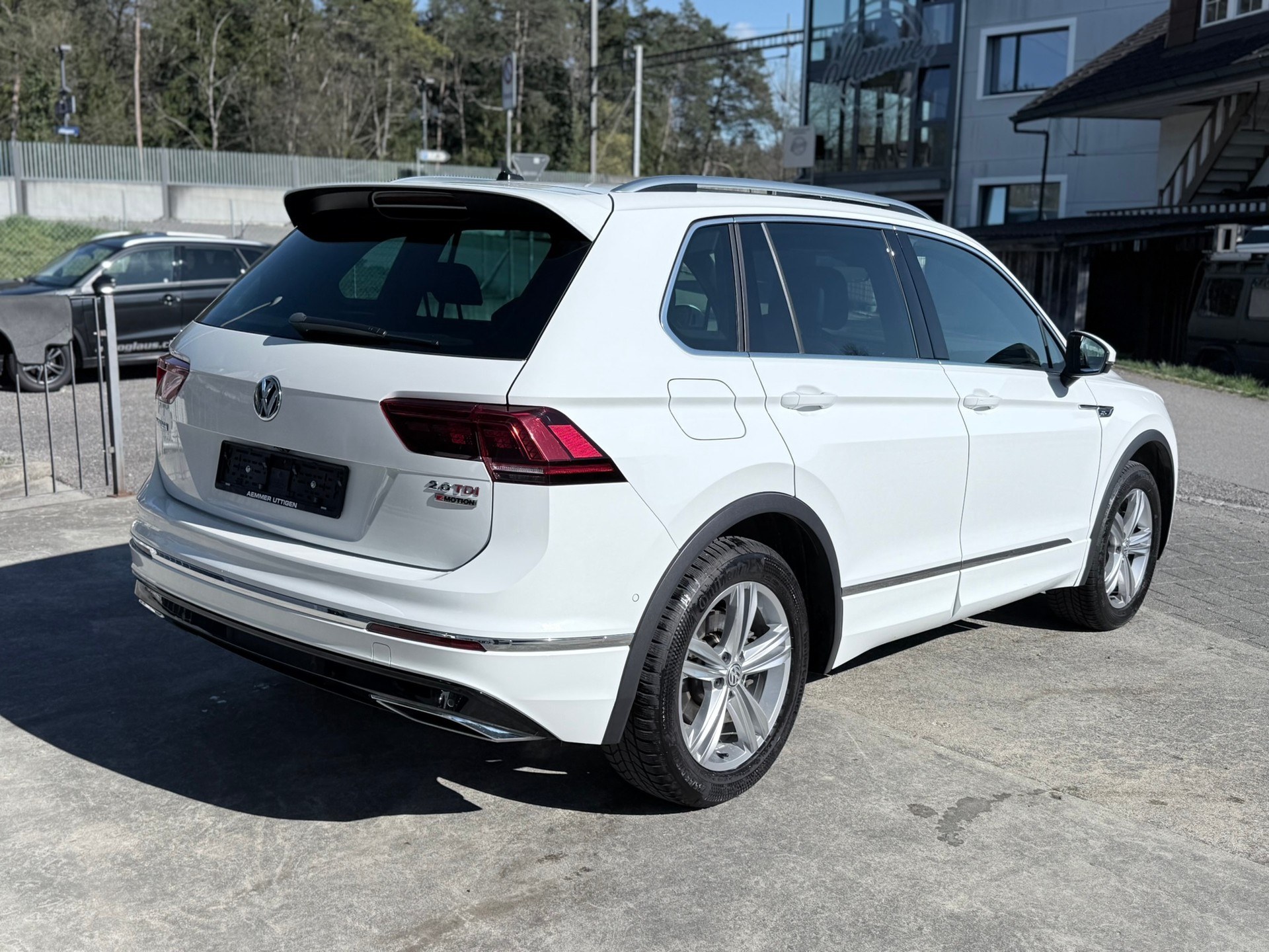 VW Tiguan 2.0 TDI SCR Highline 4Motion DSG-image-4
