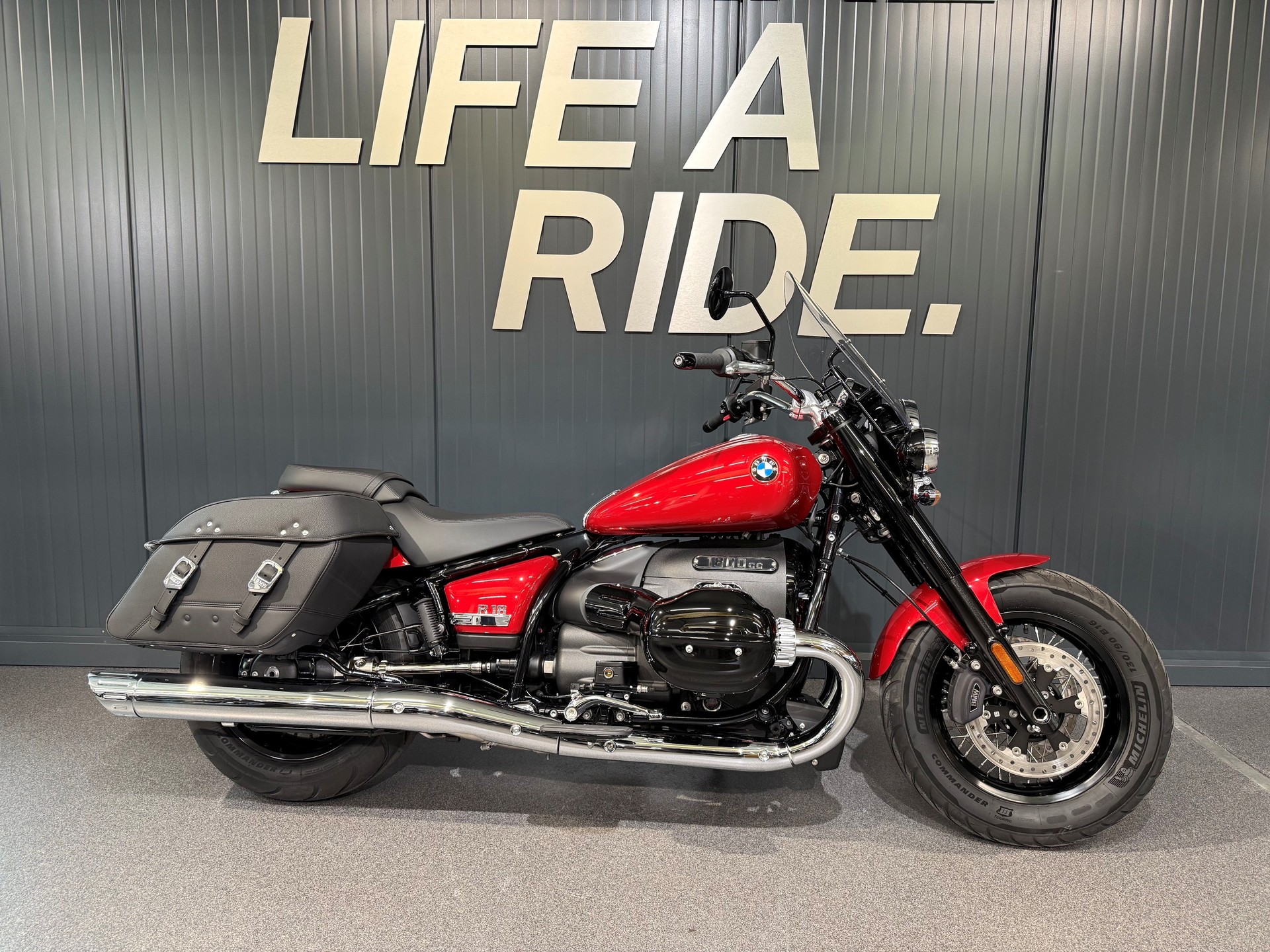 BMW R 18 Classic Marsrot-image-0