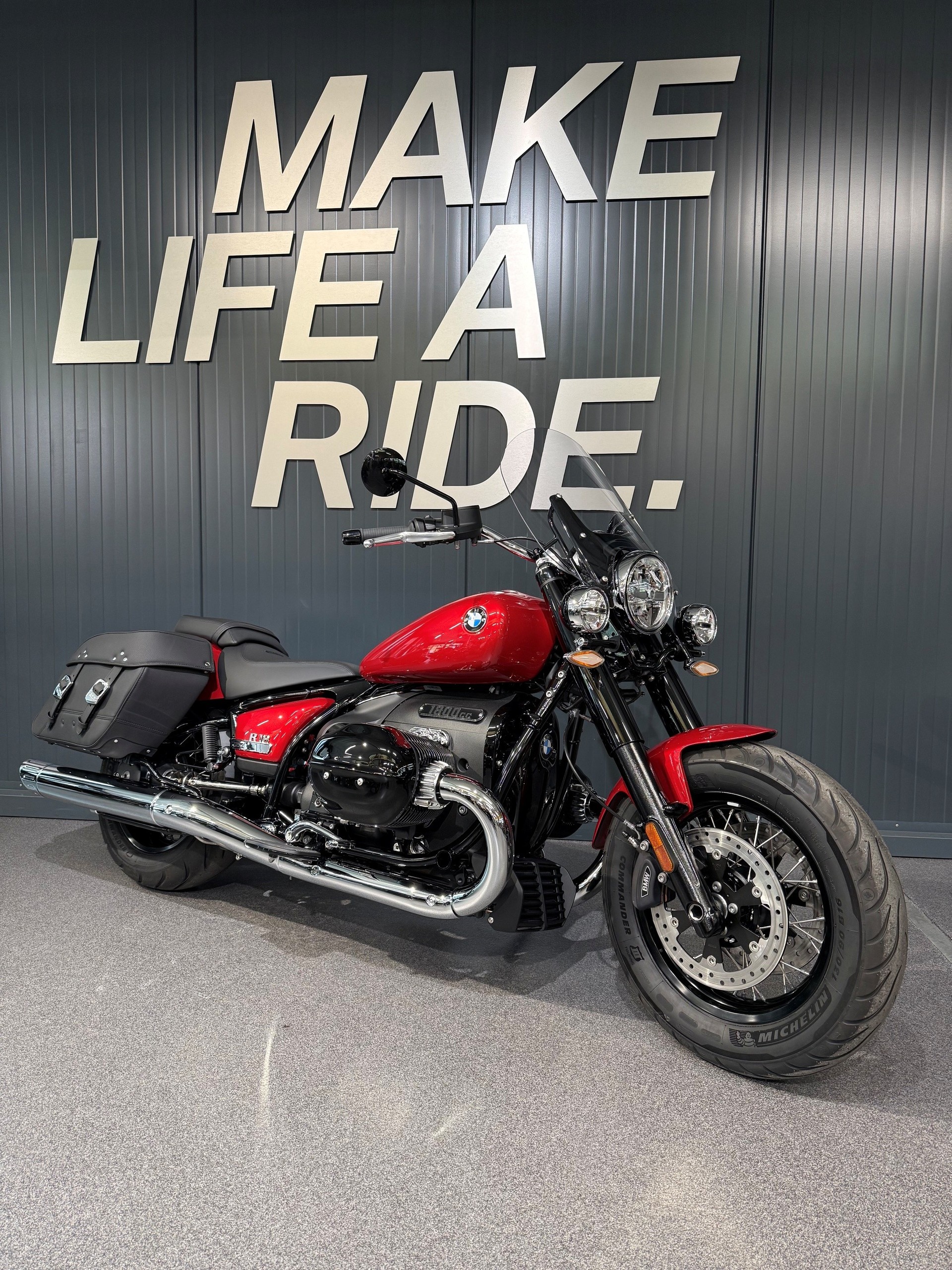 BMW R 18 Classic Marsrot-image-1