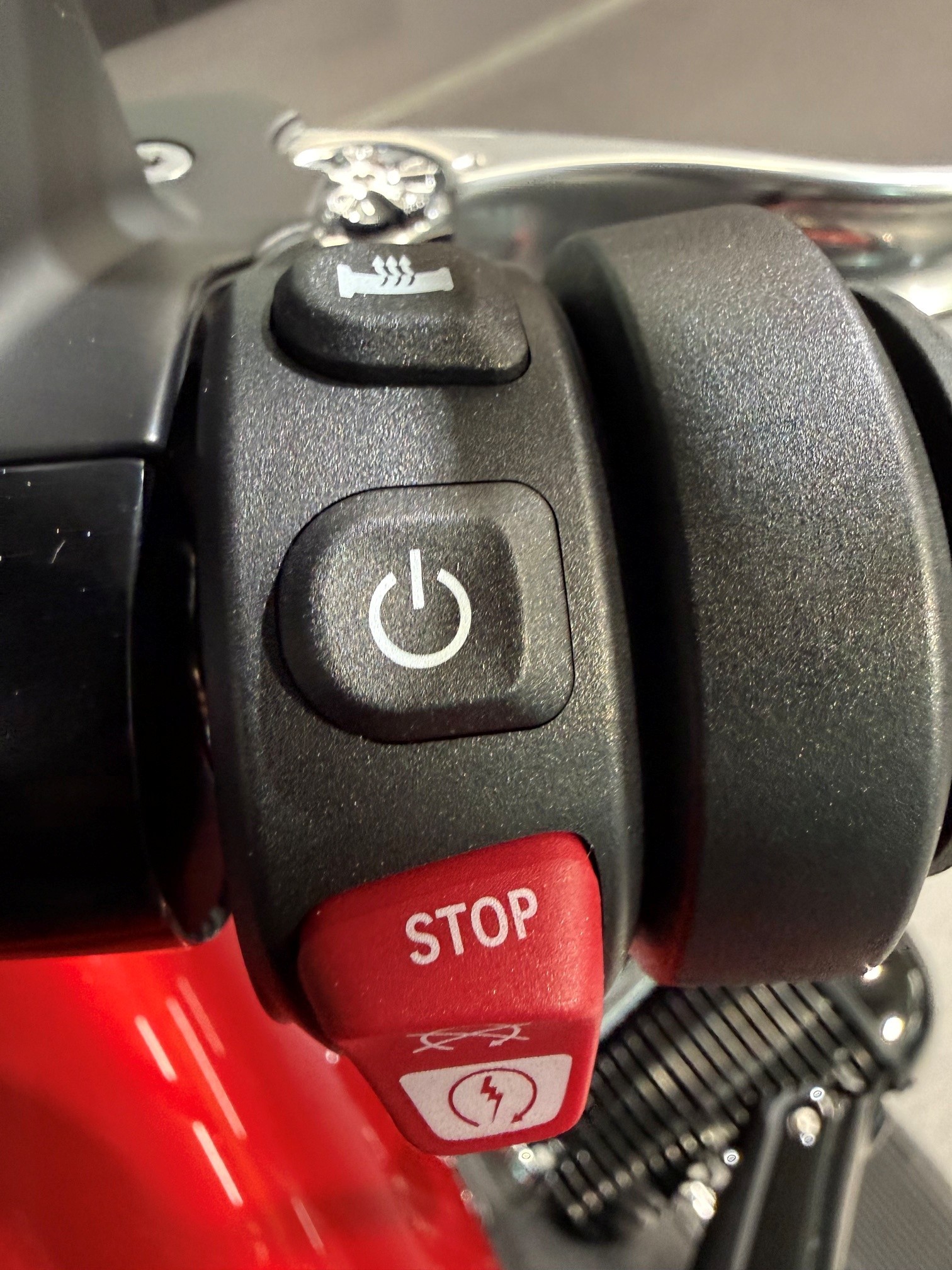 BMW R 18 Classic Marsrot-image-3