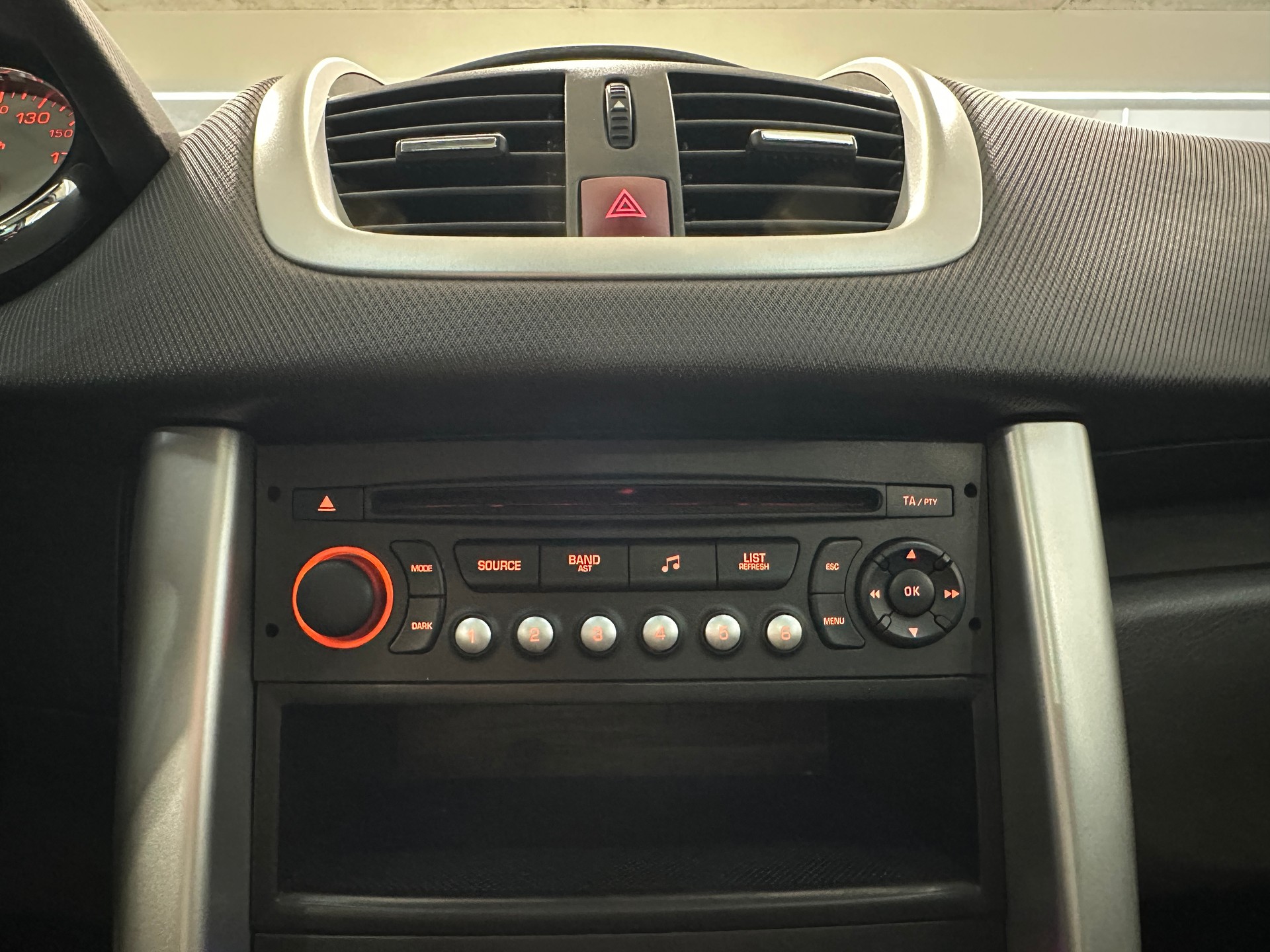 PEUGEOT 207 SW 1.6 16V Trendy Clim-image-16