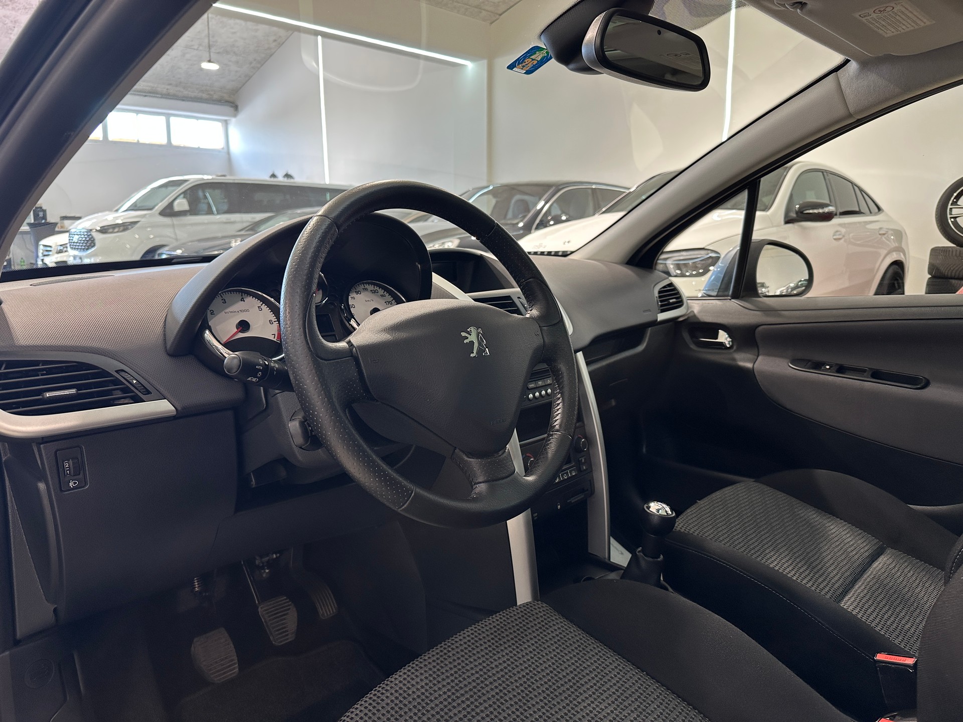 PEUGEOT 207 SW 1.6 16V Trendy Clim-showroom-element-1