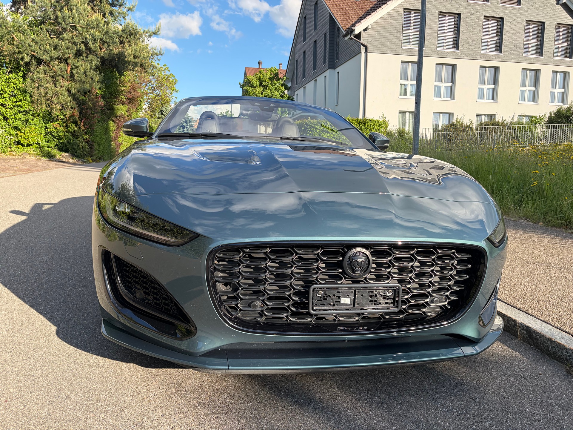 JAGUAR F-Type 5.0 V8 R-Dynamic 75 AWD-image-4