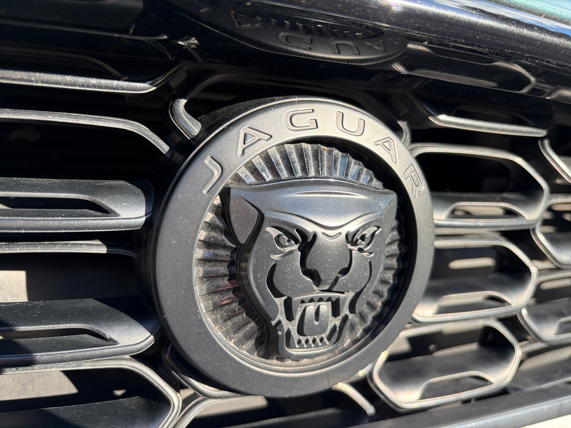 JAGUAR F-Type 5.0 V8 R-Dynamic 75 AWD-image-10