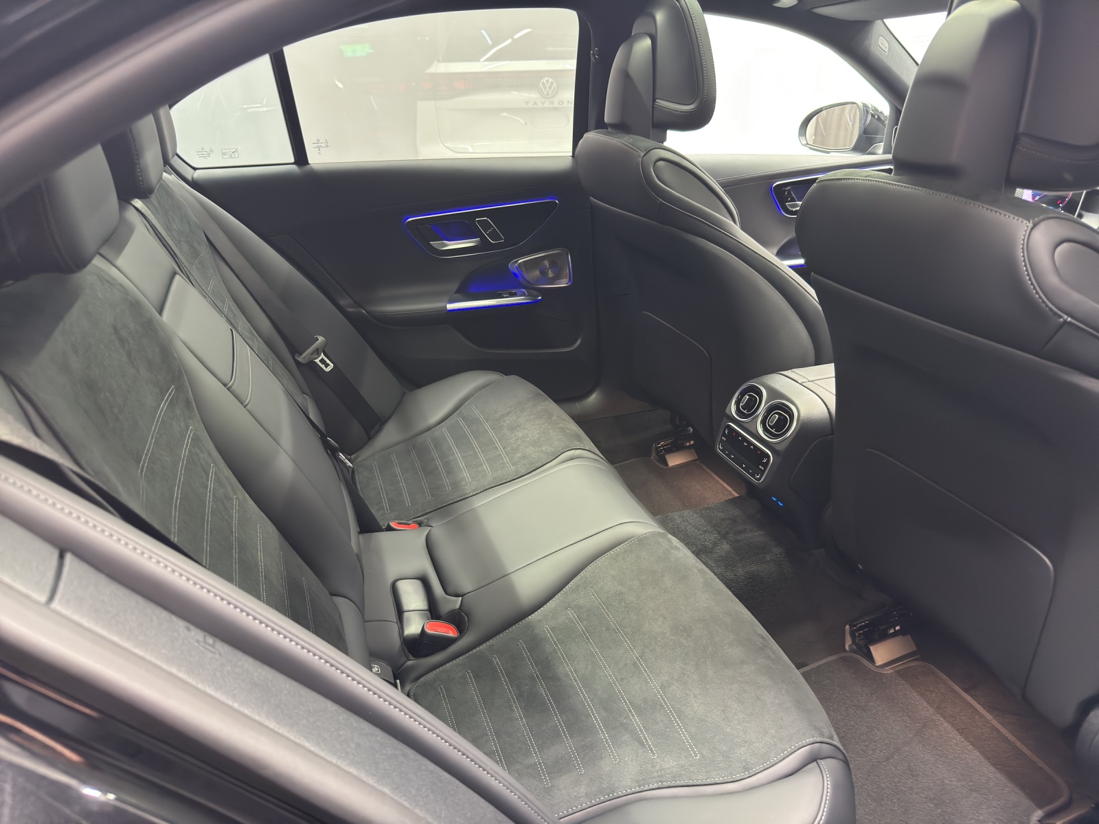 MERCEDES-BENZ C 220 d AMG Line 4Matic Swiss Star Lim.-image-9