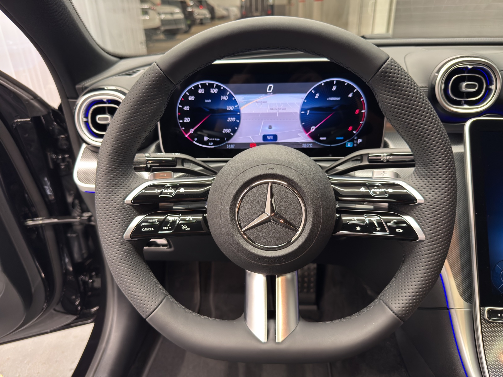 MERCEDES-BENZ C 220 d AMG Line 4Matic Swiss Star Lim.-image-15