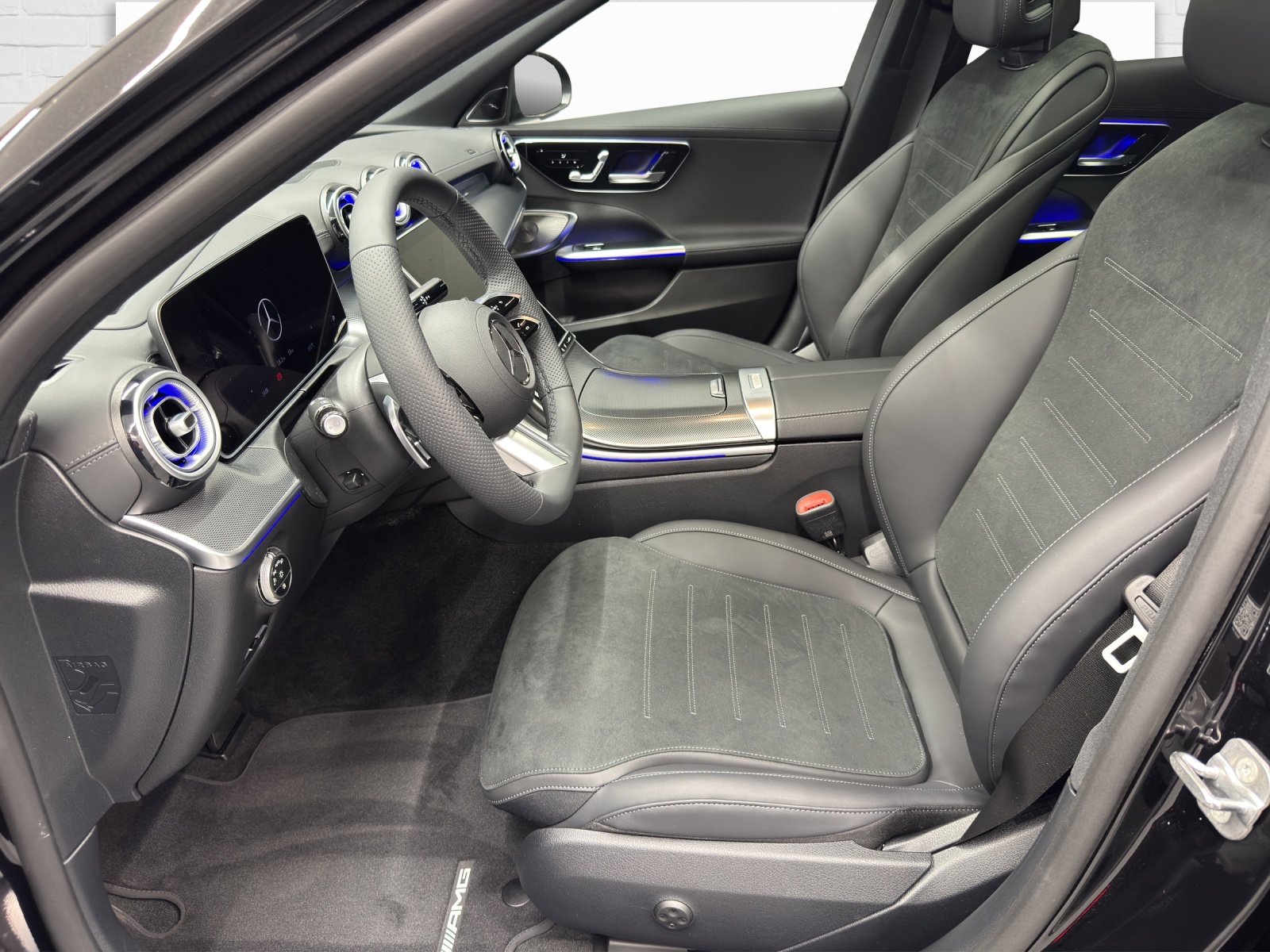 MERCEDES-BENZ C 220 d AMG Line 4Matic Swiss Star Lim.-image-6