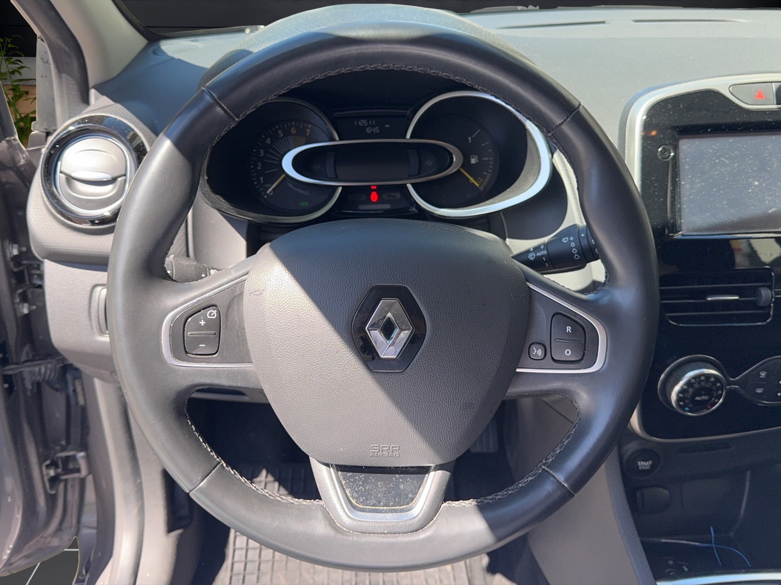 RENAULT Clio 0.9 Limited-image-10