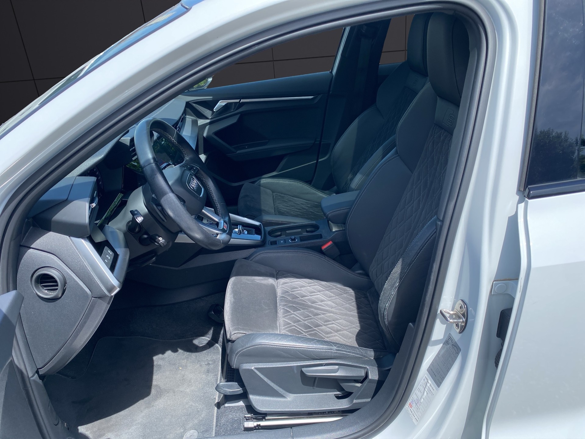 AUDI A3 Sportback 35 TFSI S line S-tronic-image-9