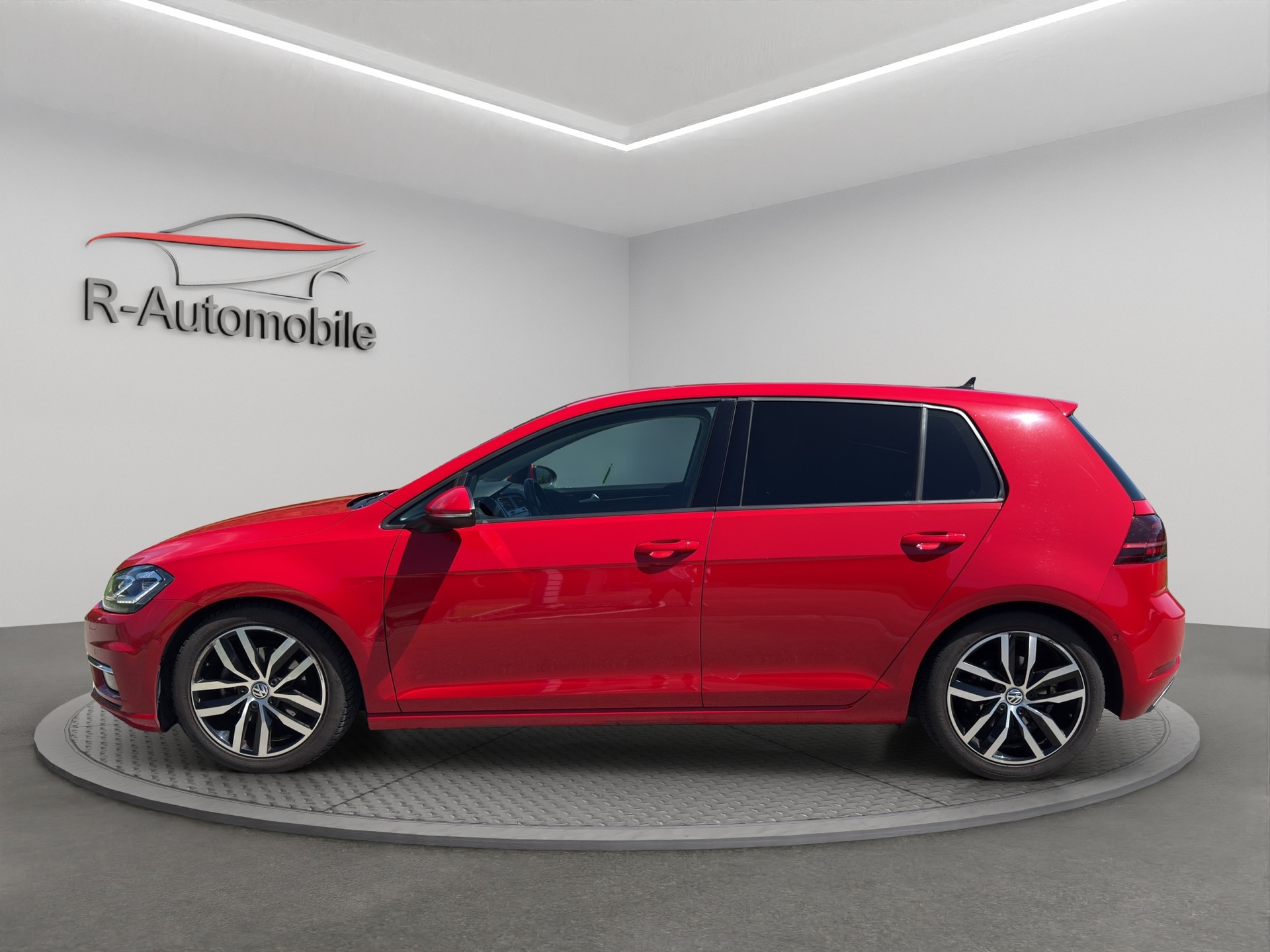 VW Golf 1.5 TSI EVO Highline-image-1