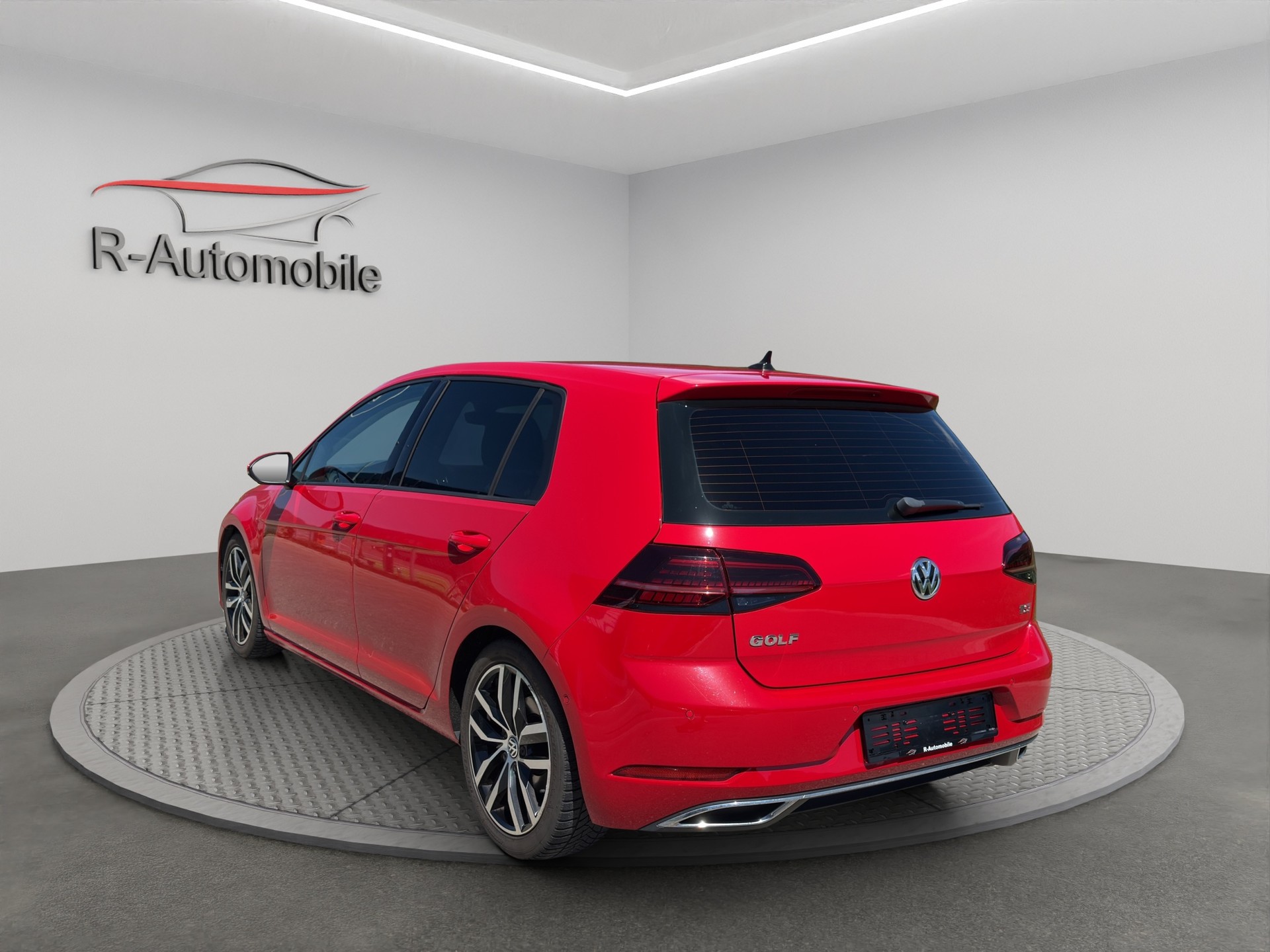 VW Golf 1.5 TSI EVO Highline-image-2