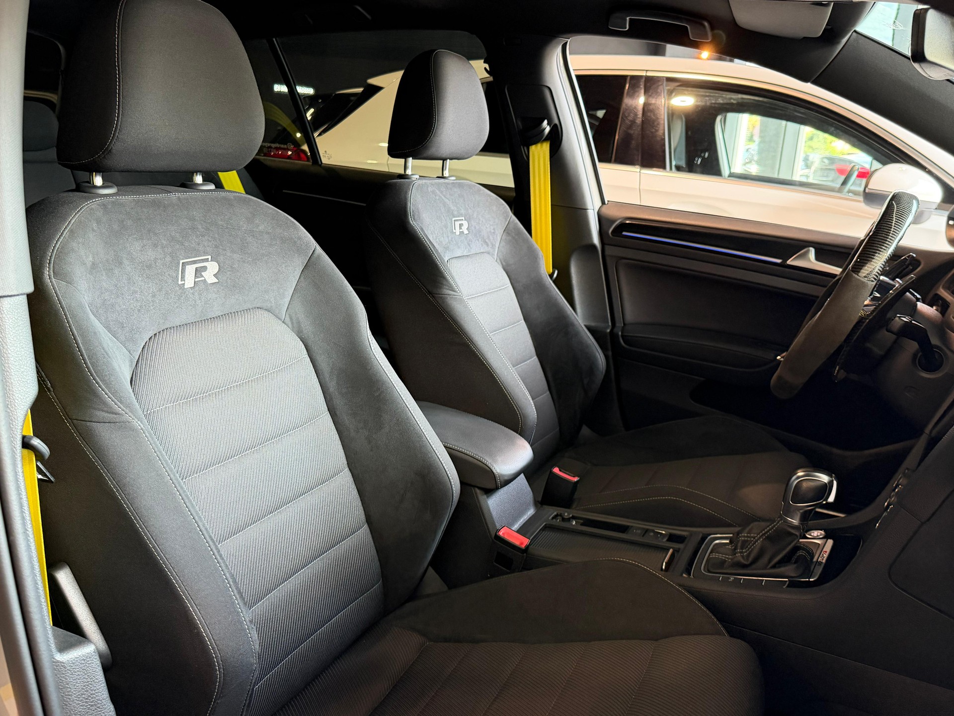 VW Golf 2.0 TSI R 4Motion DSG-image-9