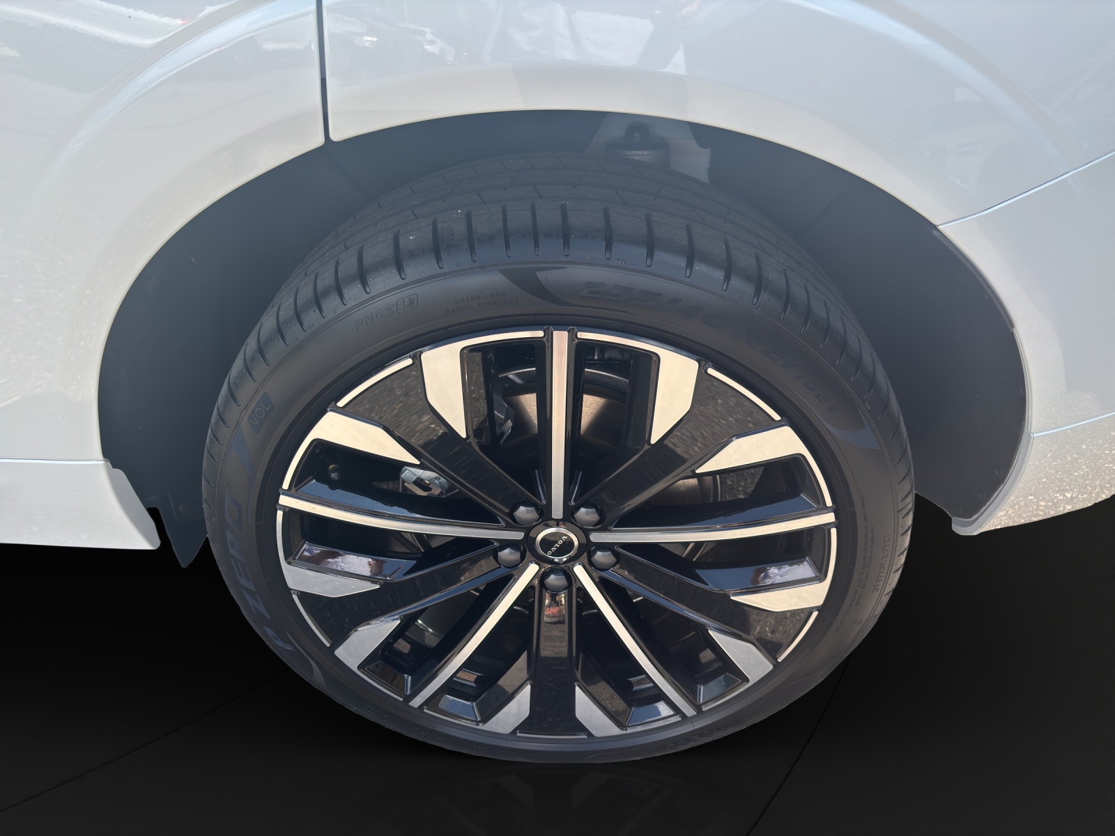 VOLVO XC60 2.0 T6 TE Plus Dark eAWD-showroom-element-1