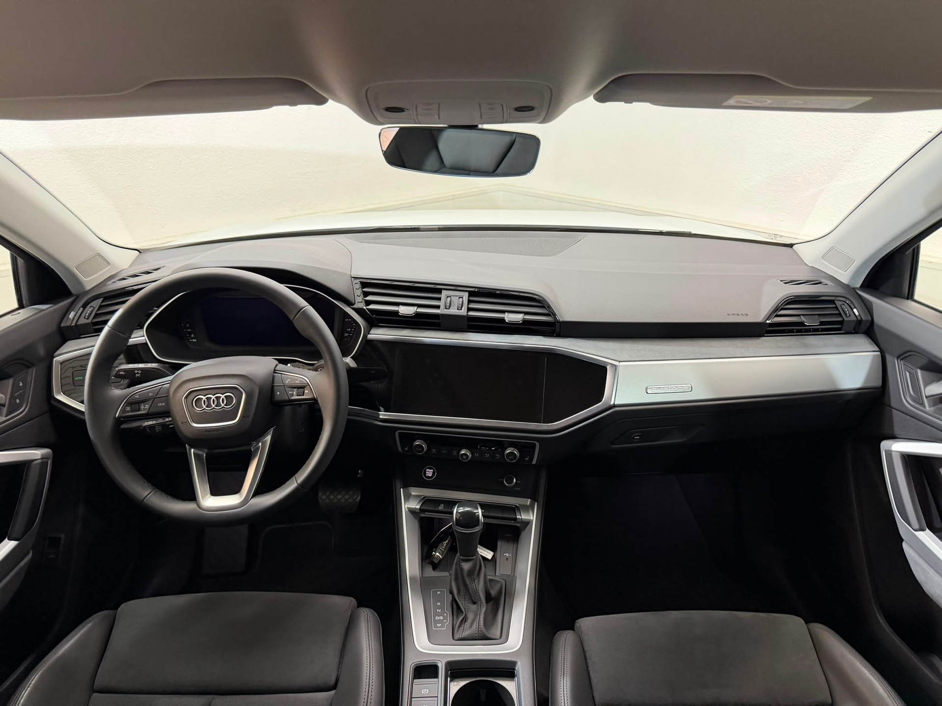 AUDI Q3 45 TFSI S line quattro S-tronic-image-7
