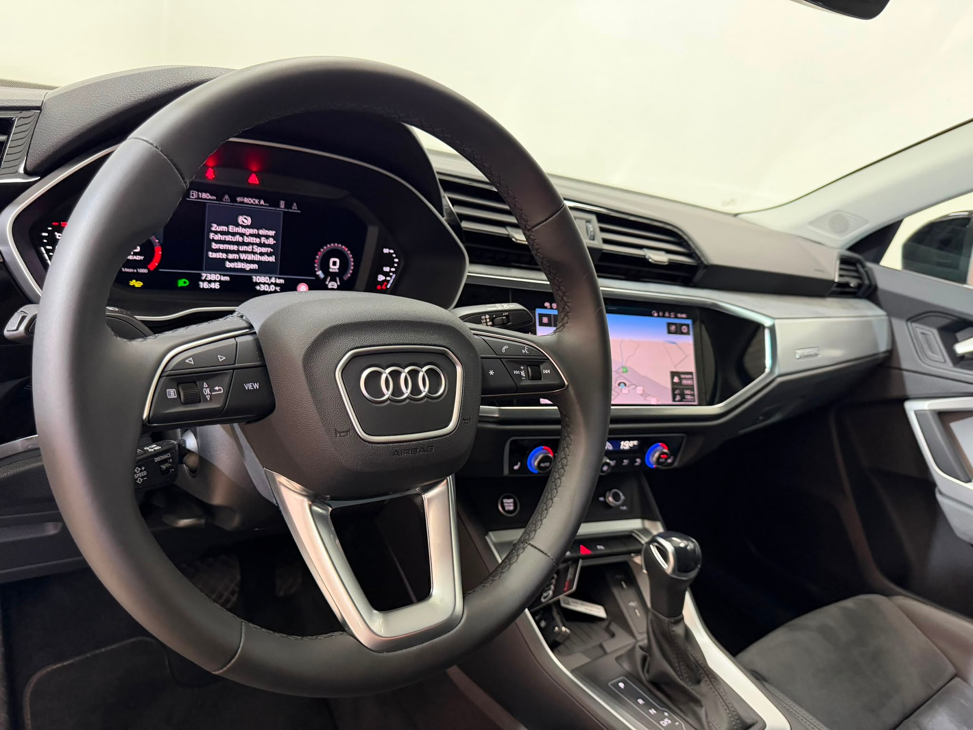 AUDI Q3 45 TFSI S line quattro S-tronic-image-5