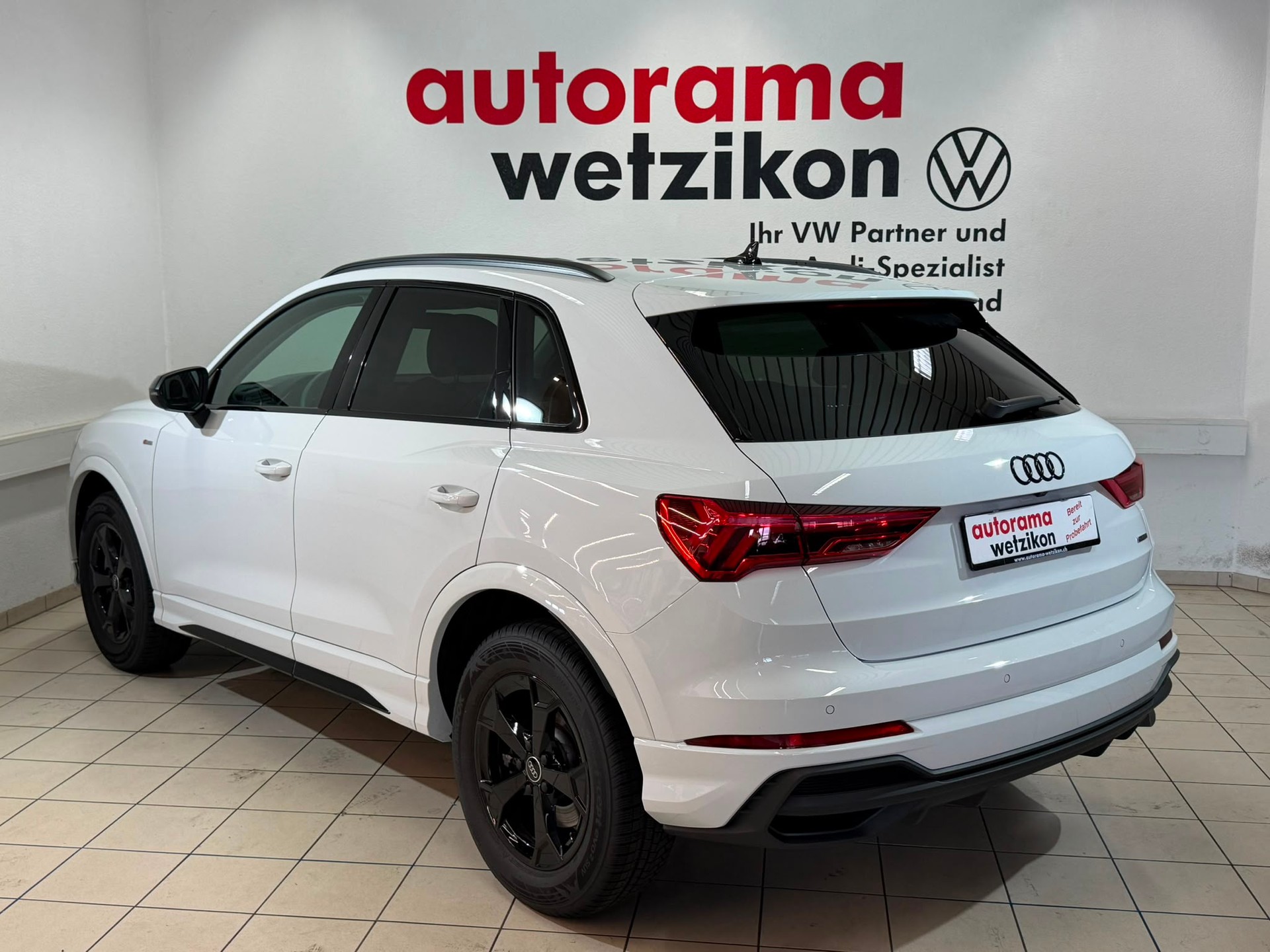 AUDI Q3 45 TFSI S line quattro S-tronic-showroom-element-2