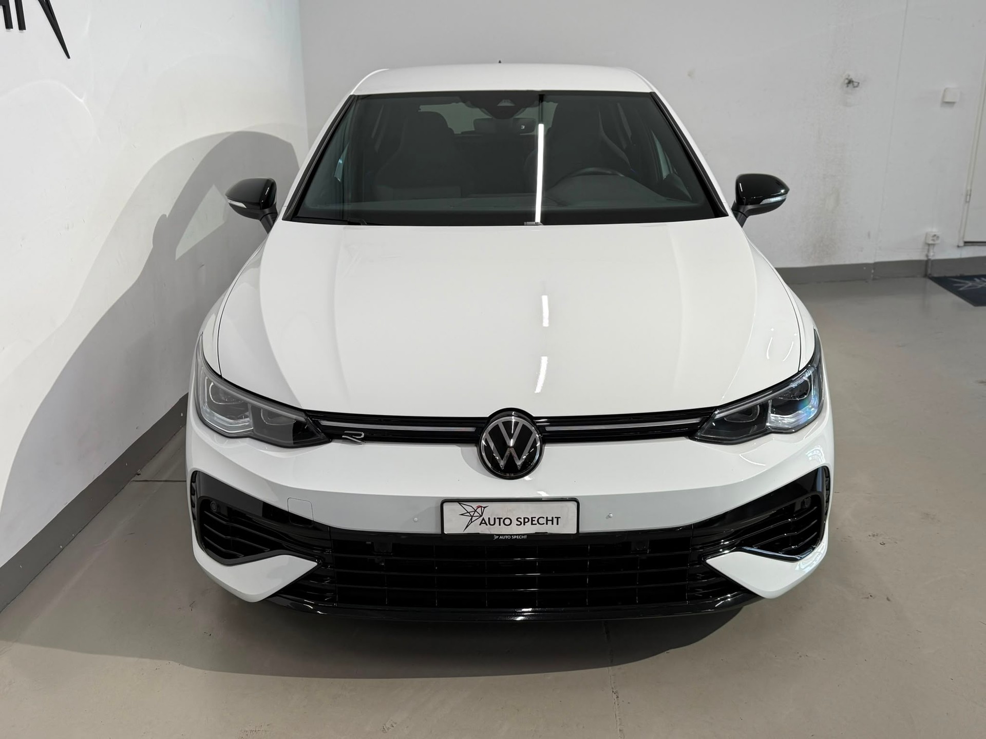 VW Golf 2.0 TSI R DSG 4Motion-showroom-element-3