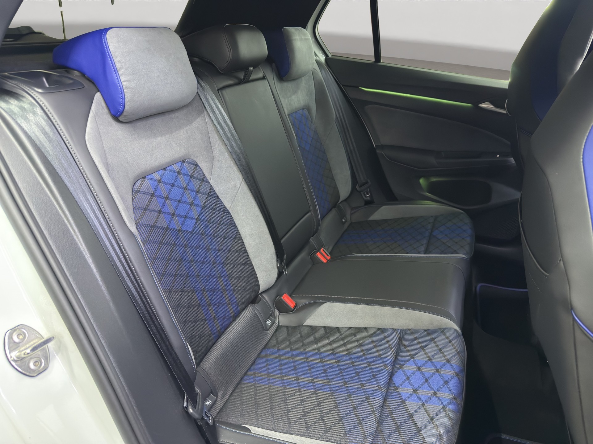 VW Golf 2.0 TSI R DSG 4Motion-image-14