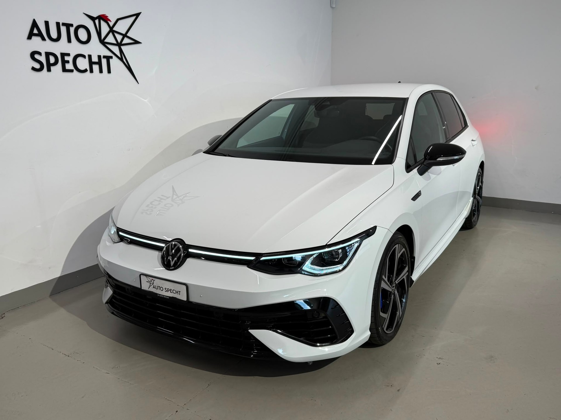 VW Golf 2.0 TSI R DSG 4Motion-showroom-element-1