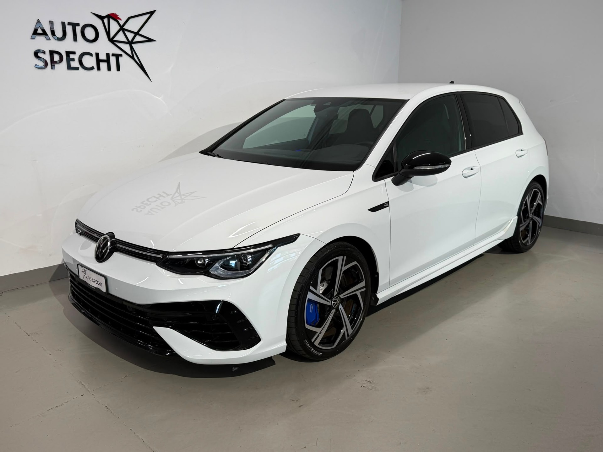 VW Golf 2.0 TSI R DSG 4Motion-showroom-element-2